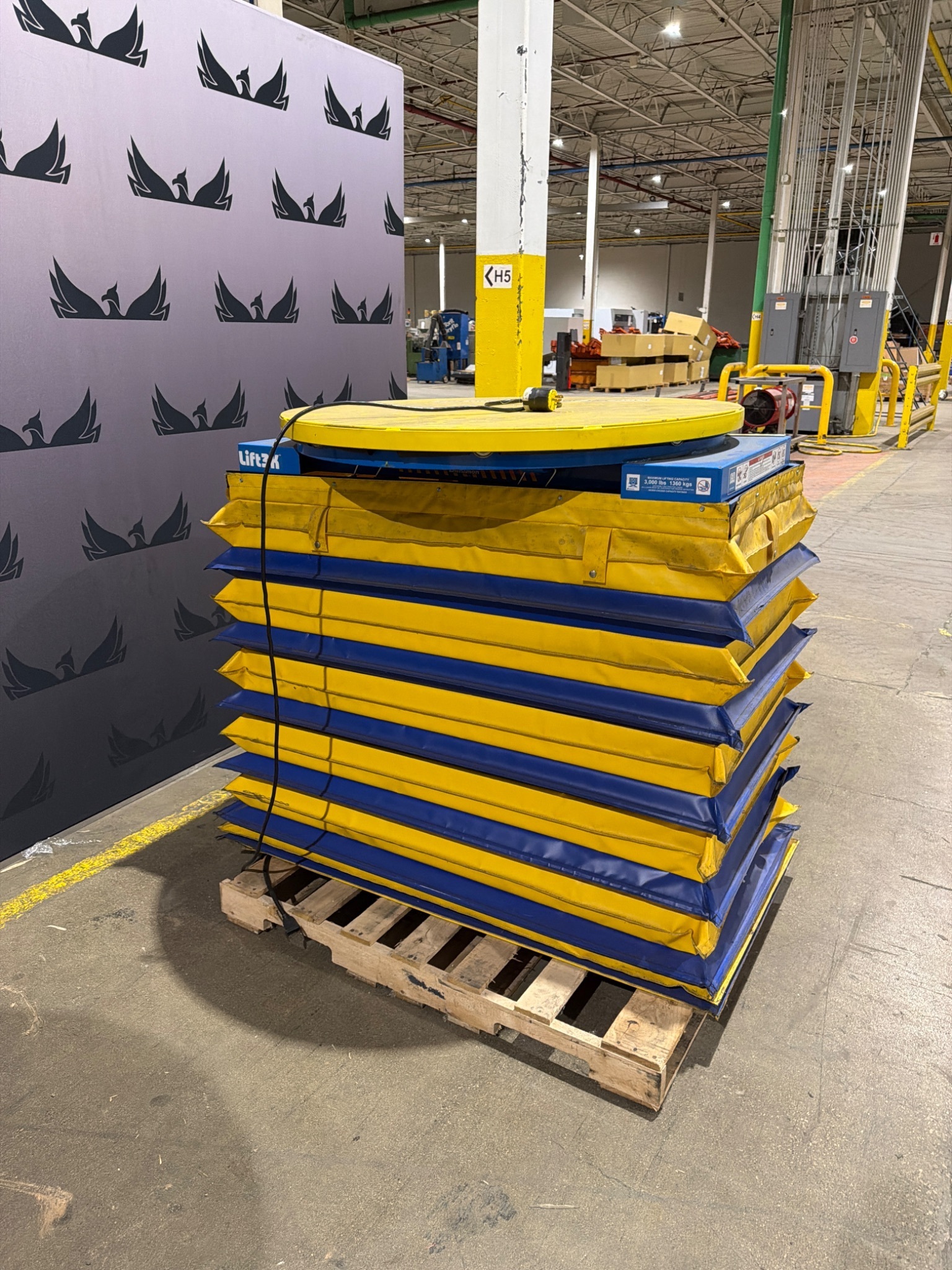 BISHAMON OPTIMUS L3K‑TT 3000lbs Pallet Positioner USED 2