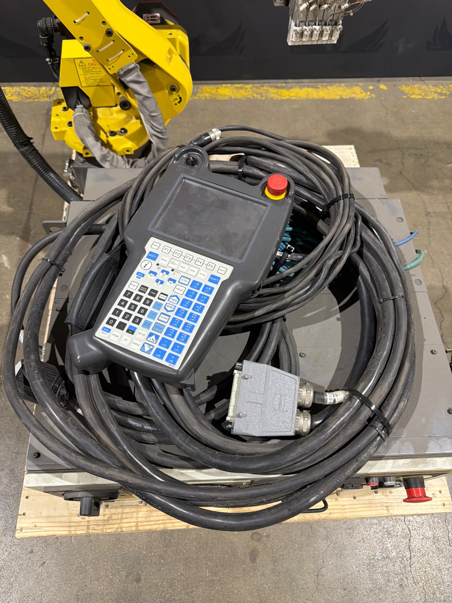 FANUC M‑10iA/12 Complete w/ R‑30iB Controller USED 4