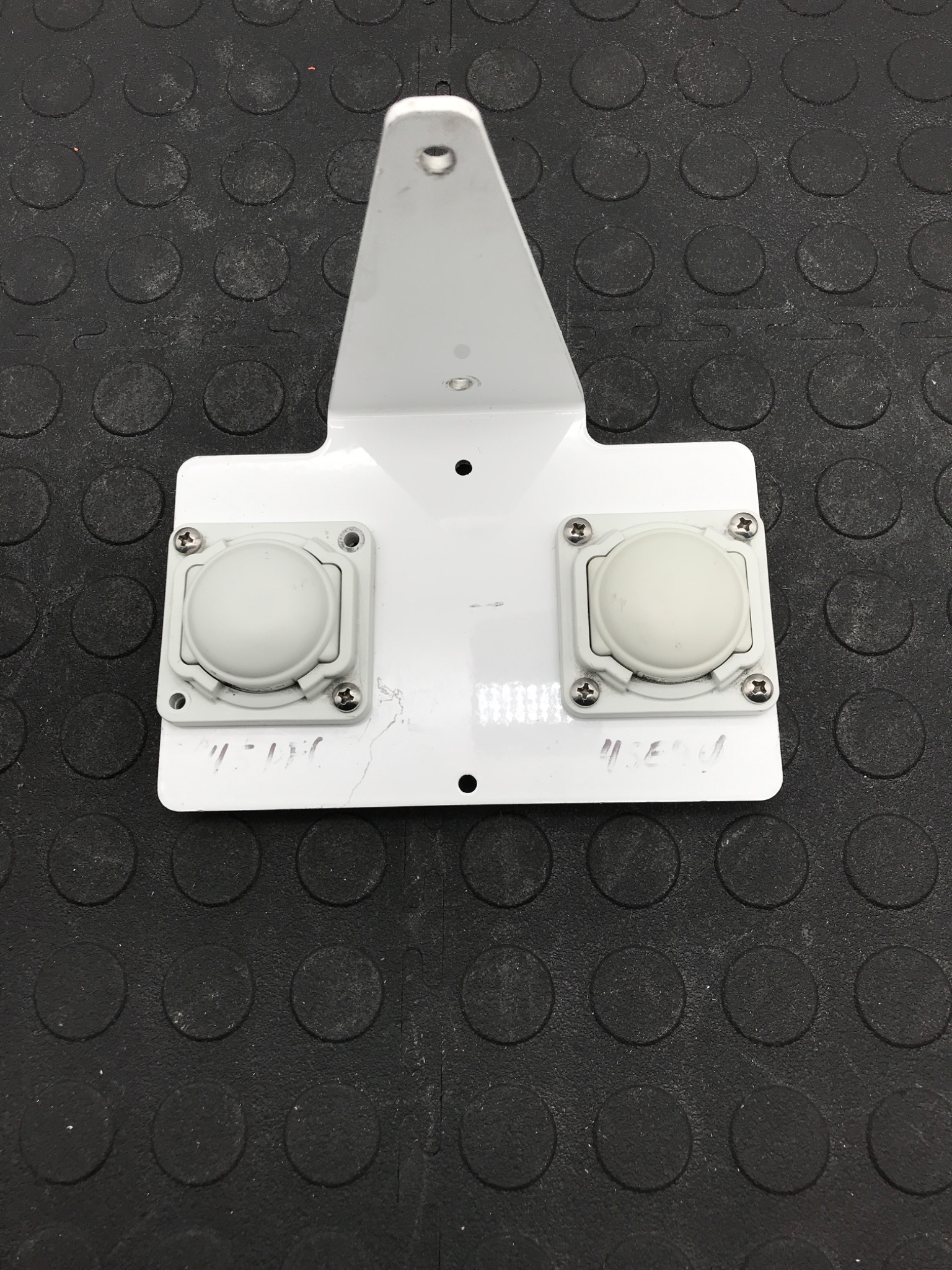 ZEBRA UWT‑1101‑A‑00AB Dual Dart Tag Assembly USED 0