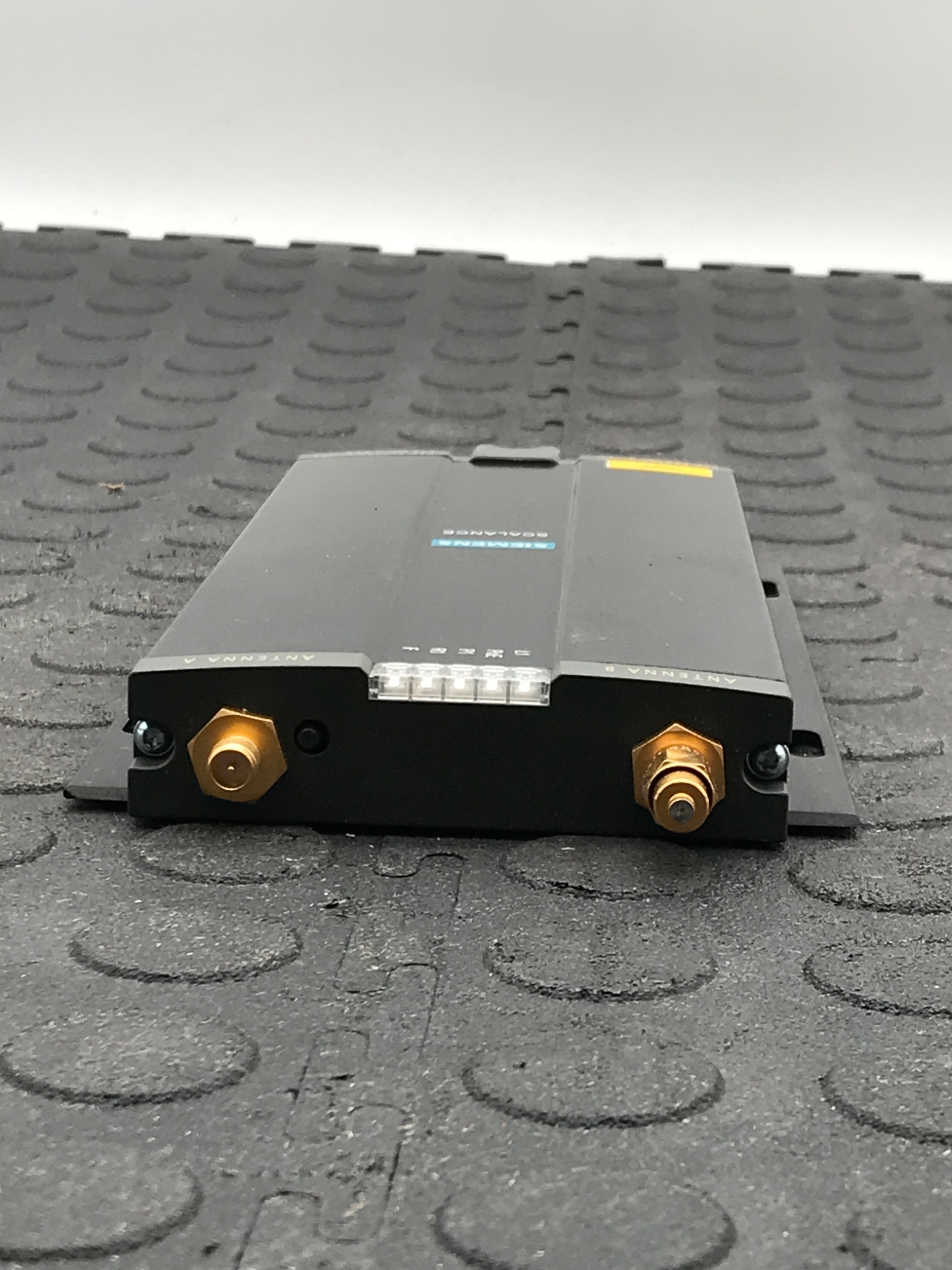 SIEMENS 6GK5747‑1AA30‑6AB0 SIMATIC NET IWLAN Ethernet Client Module USED 1