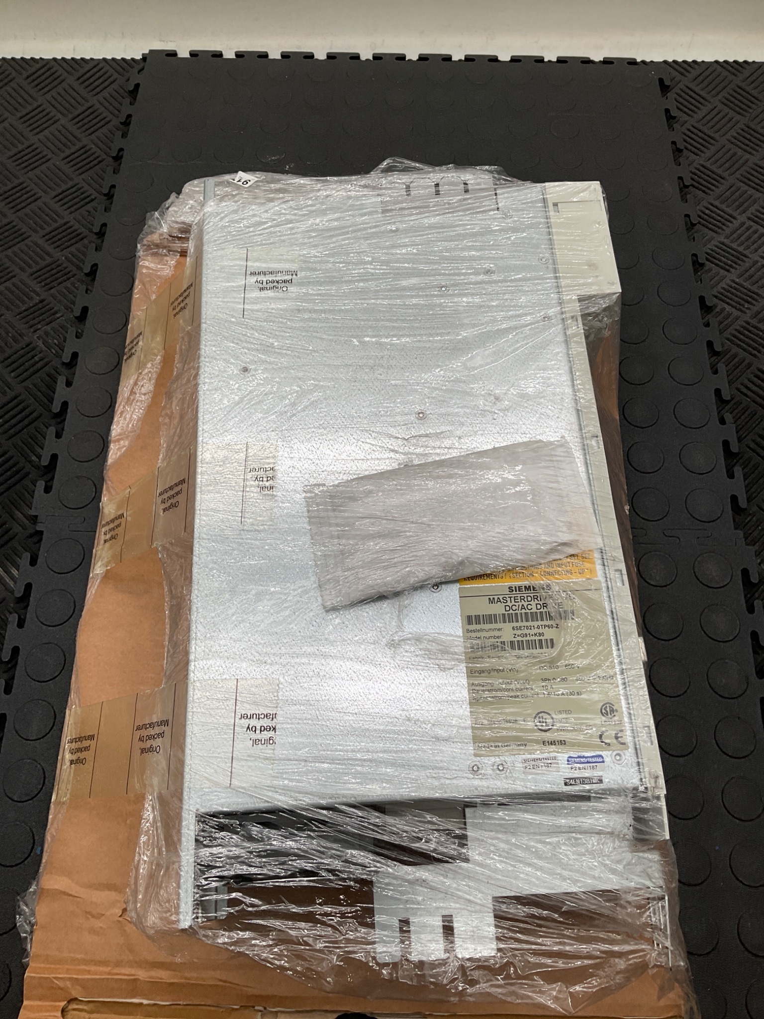 SIEMENS 6SE7021‑0TP60‑Z MASTERDRIVES VC Inverter NEW 1