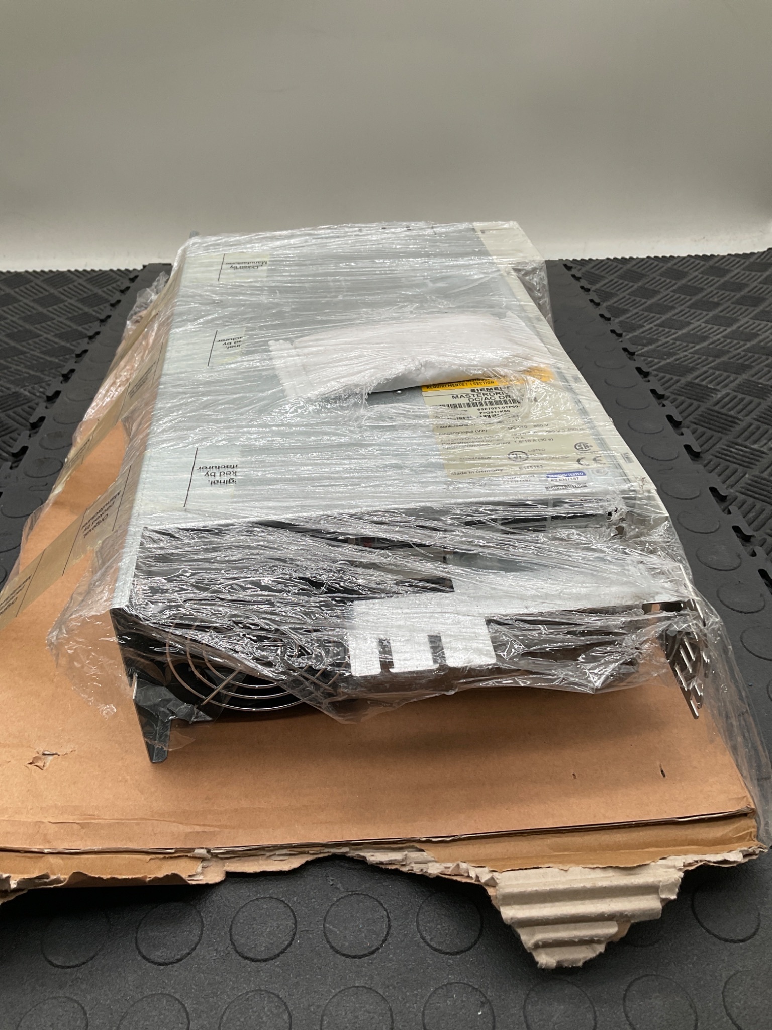 SIEMENS 6SE7021‑0TP60‑Z MASTERDRIVES VC Inverter NEW 3
