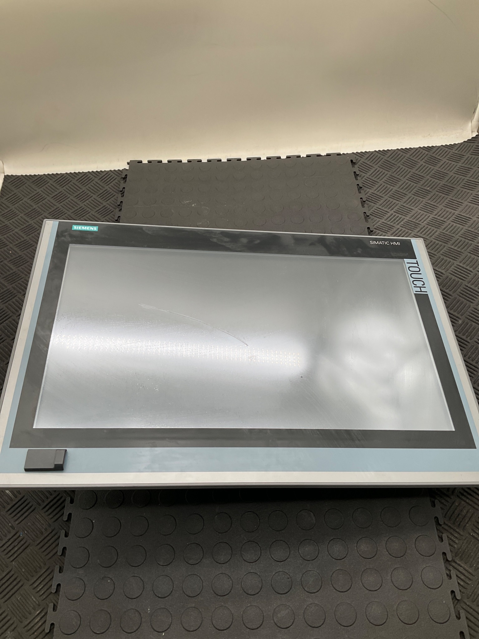 SIEMENS 6AV7241‑7EB18‑0FA0 SIMATIC IPC477E 22" Touch Panel PC USED 0