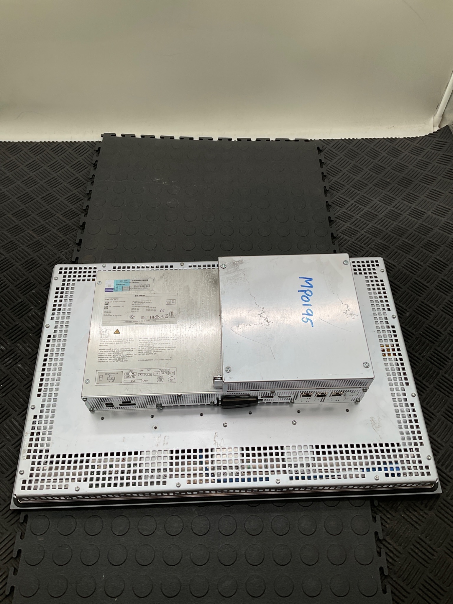 SIEMENS 6AV7241‑7EB18‑0FA0 SIMATIC IPC477E 22" Touch Panel PC USED 1