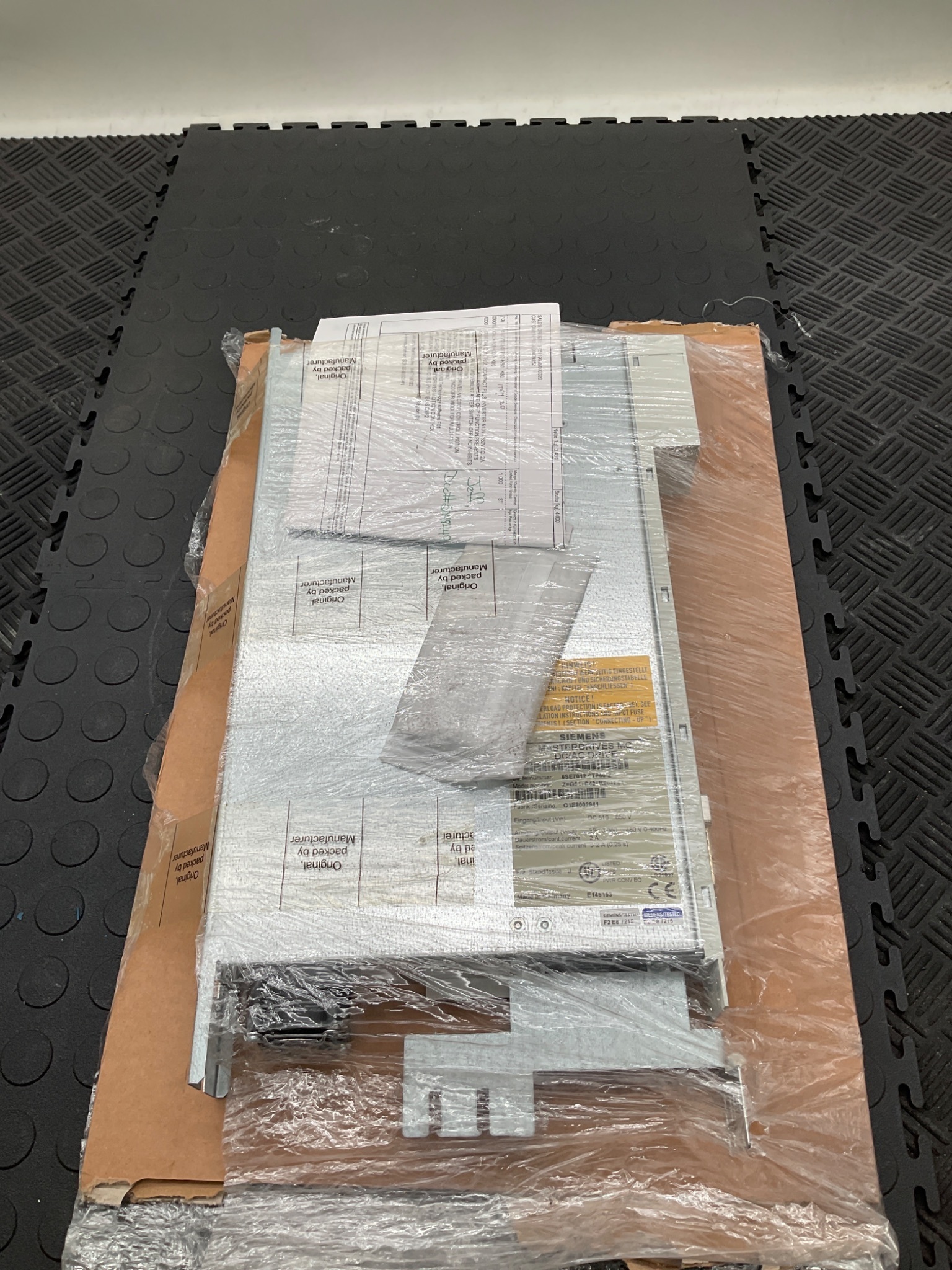 SIEMENS 6SE7012‑0TP50‑Z Masterdrives MC DC/AC Drive 650V 3Ph 2A NEW 0