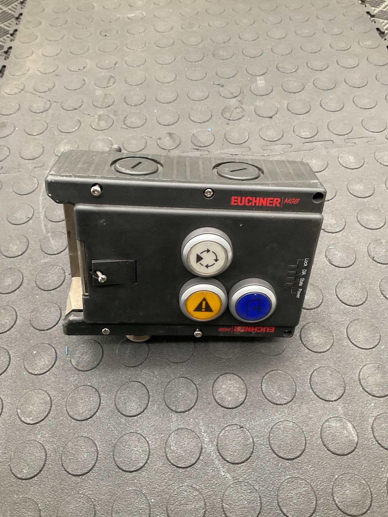 EUCHNER MGB‑L1‑APA‑AA6A1‑S5‑L‑114237 Safety Switch Unicode USED 0