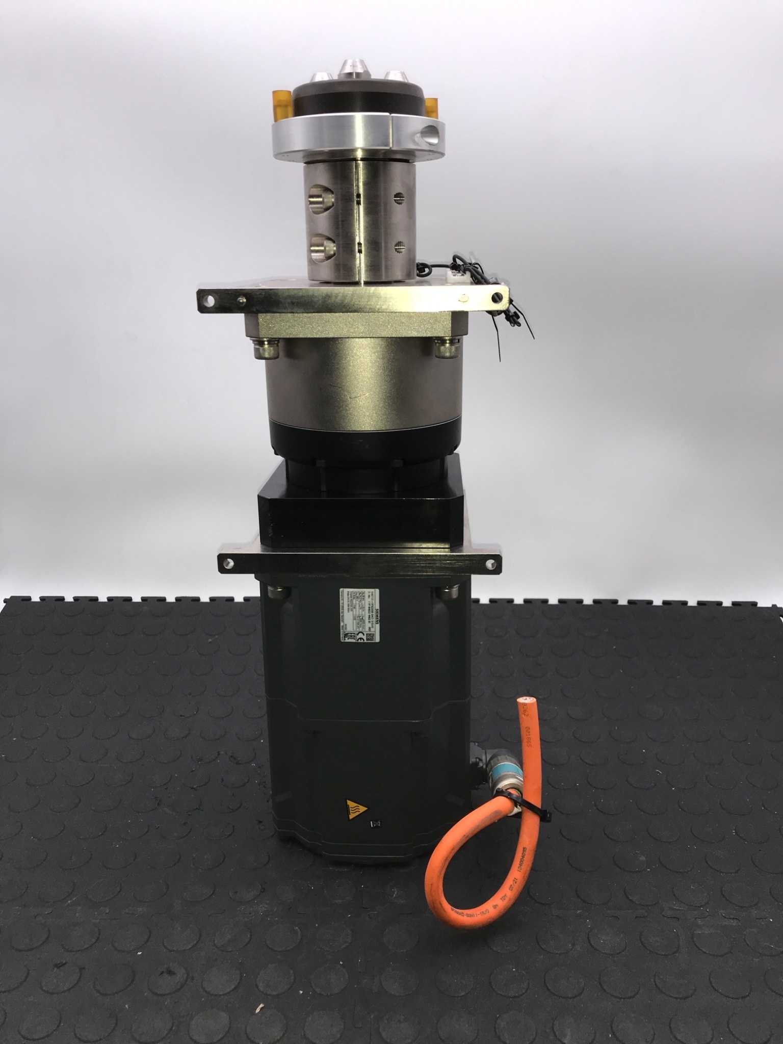 SIEMENS 1FK2208‑3AC10‑0SA0 Servo Motor w/ SESAME PGH142‑10 Gearhead USED 0