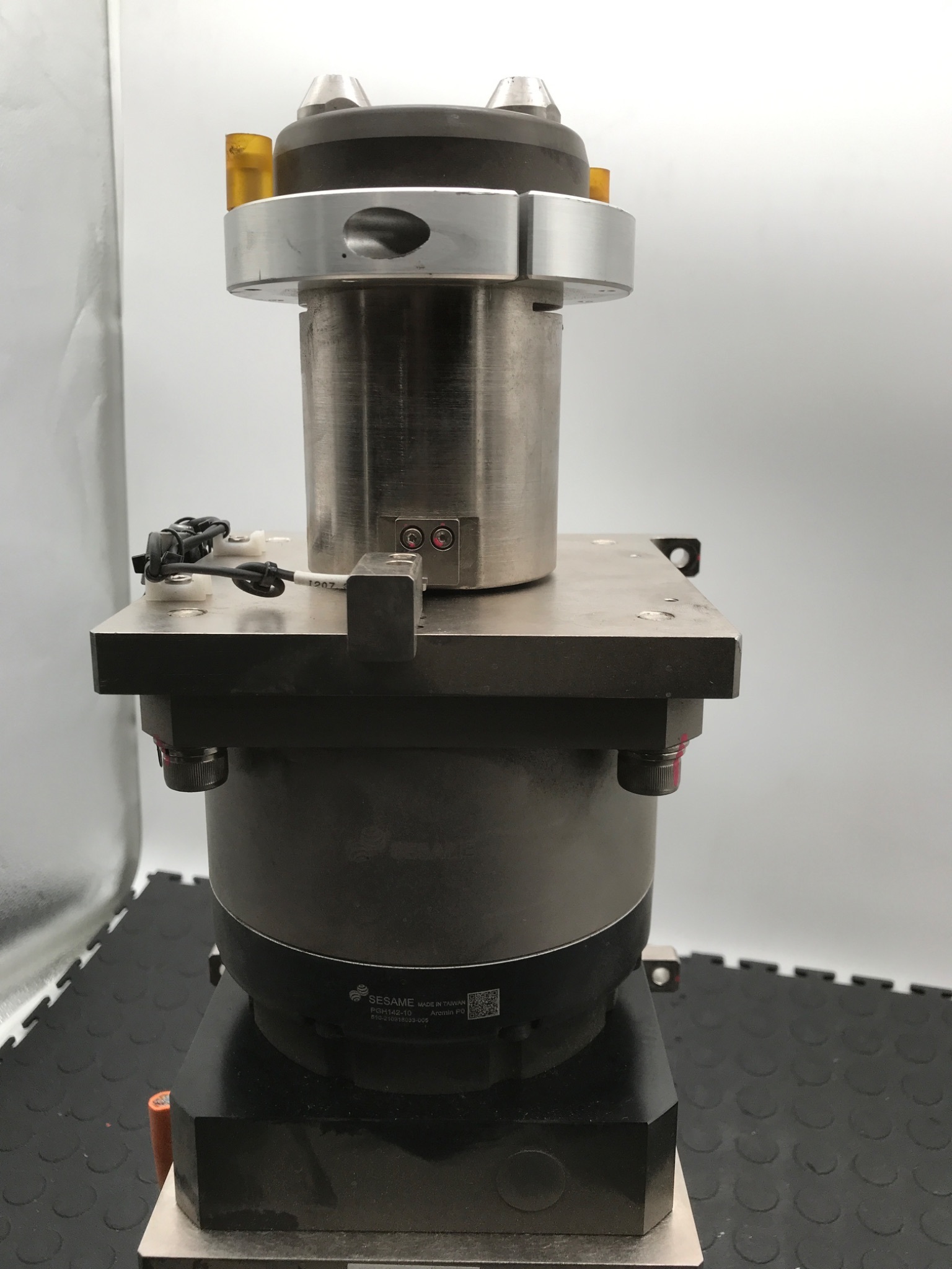 SIEMENS 1FK2208‑3AC10‑0SA0 Servo Motor w/ SESAME PGH142‑10 Gearhead USED 2