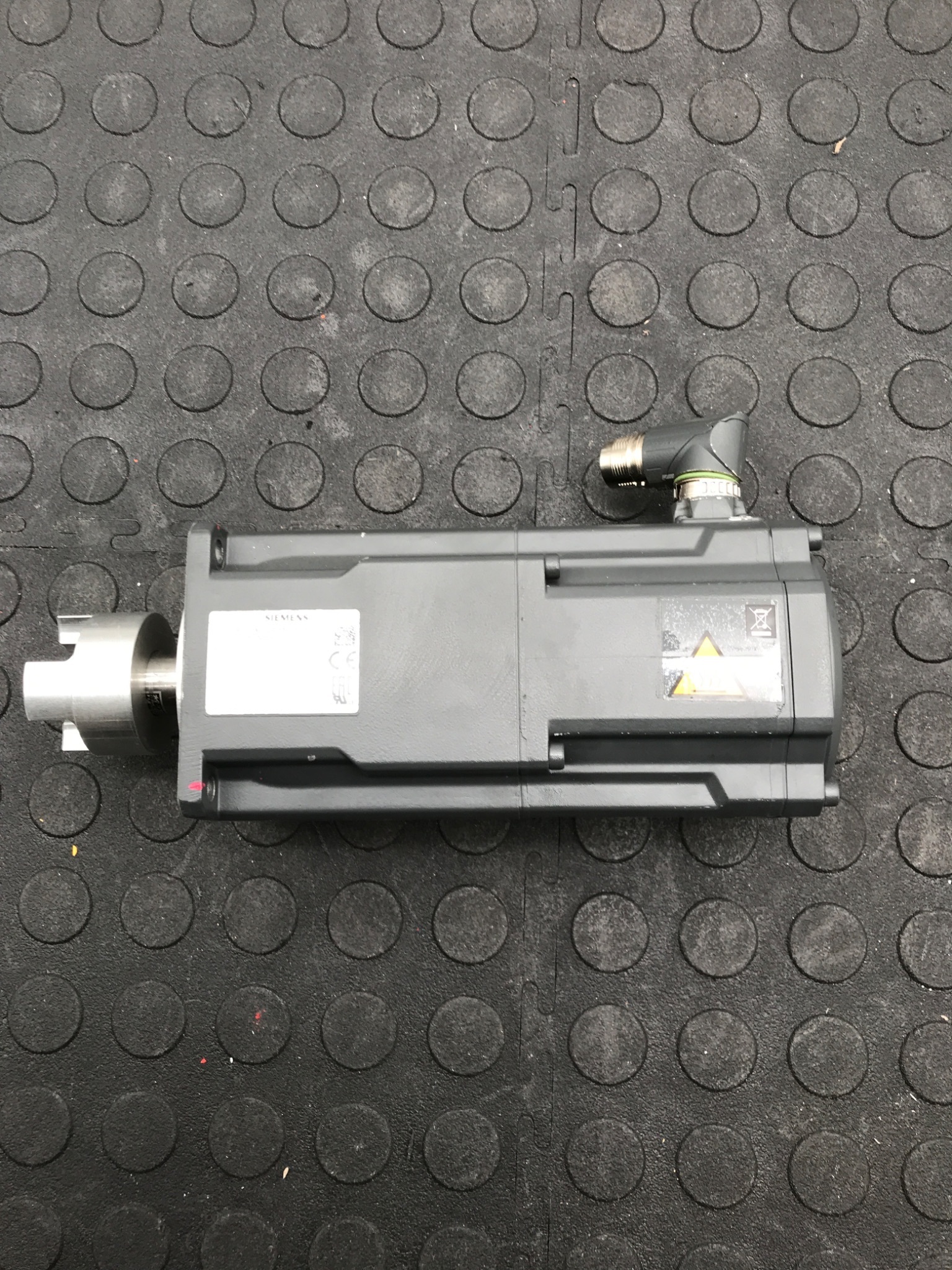 SIEMENS 1FK2204‑5AF1‑0SA0 Servo Motor USED 0