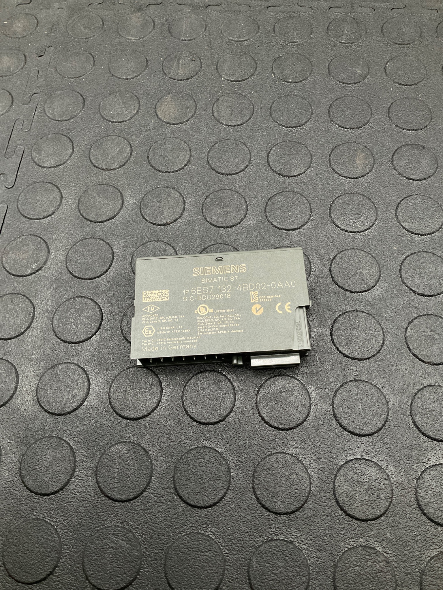 SIEMENS 6ES7132‑4BD02‑0AA0 SIMATIC 4DO 24VDC/0.5A Output Module USED 1