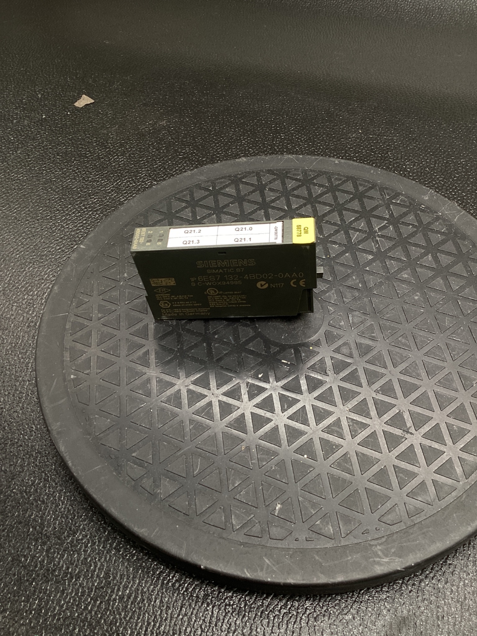 SIEMENS 6ES7132‑4BD02‑0AA0 SIMATIC 4DO 24VDC/0.5A Output Module USED 1