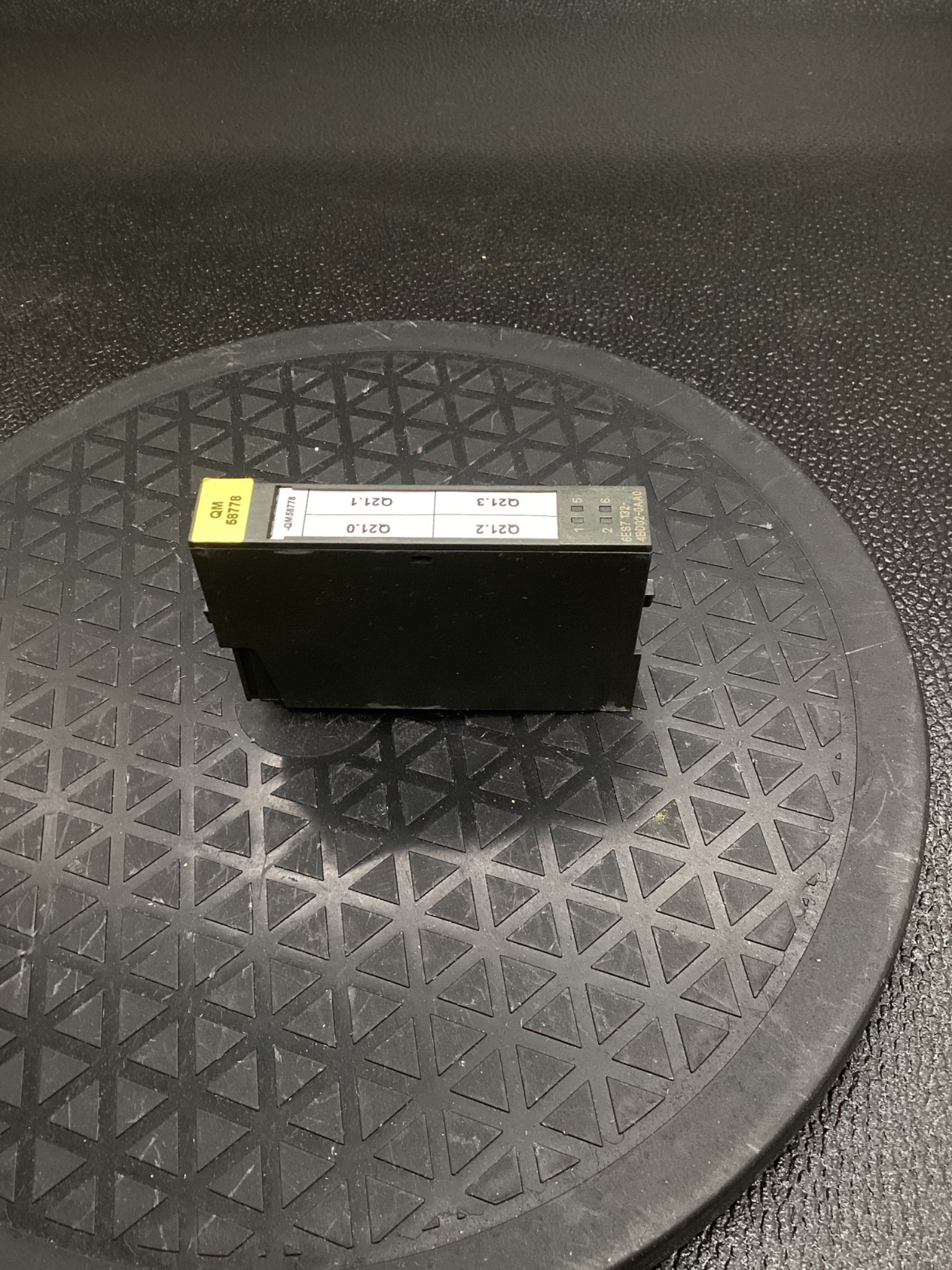 SIEMENS 6ES7132‑4BD02‑0AA0 SIMATIC 4DO 24VDC/0.5A Output Module USED 3
