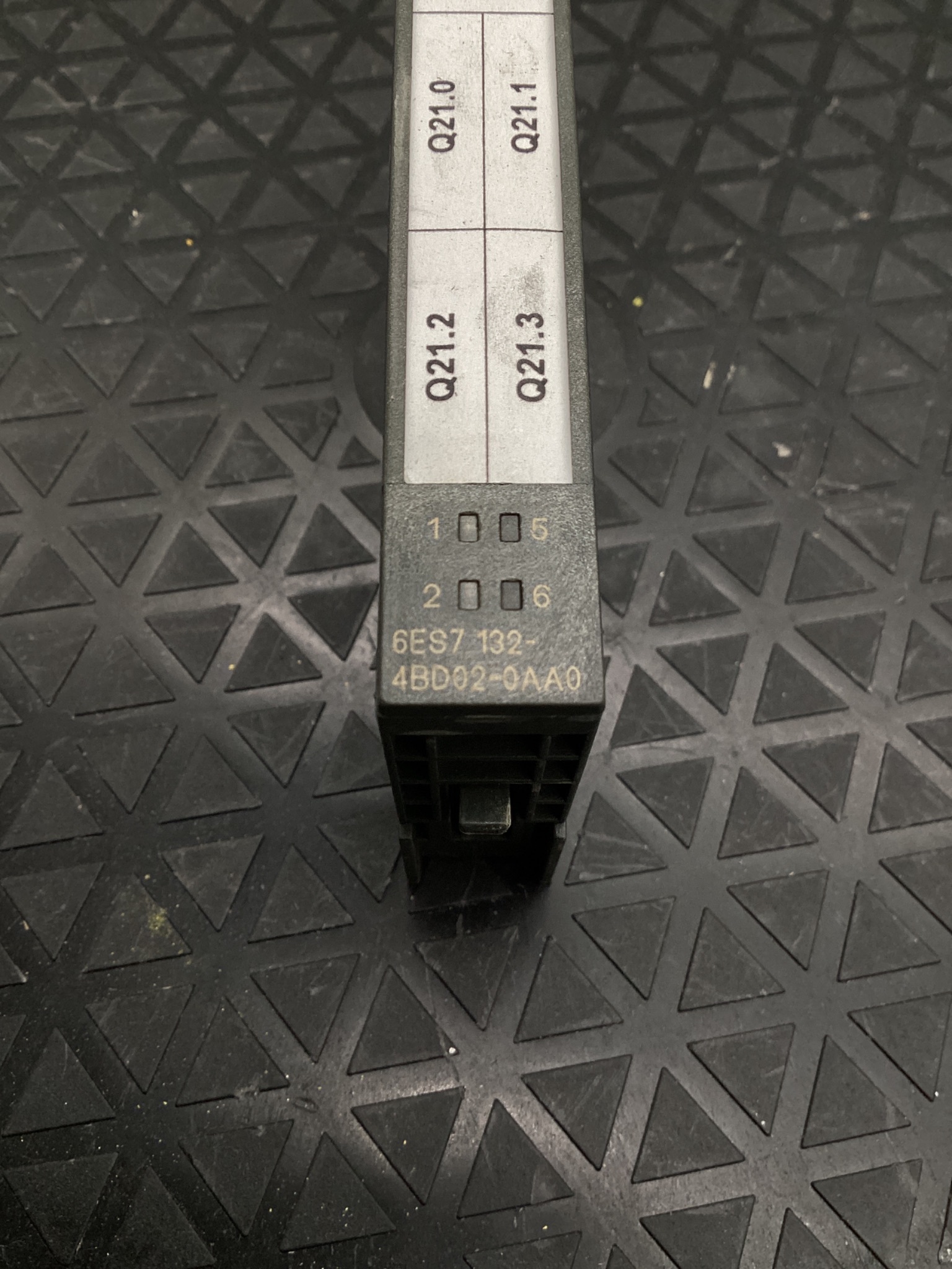 SIEMENS 6ES7132‑4BD02‑0AA0 SIMATIC 4DO 24VDC/0.5A Output Module USED 4