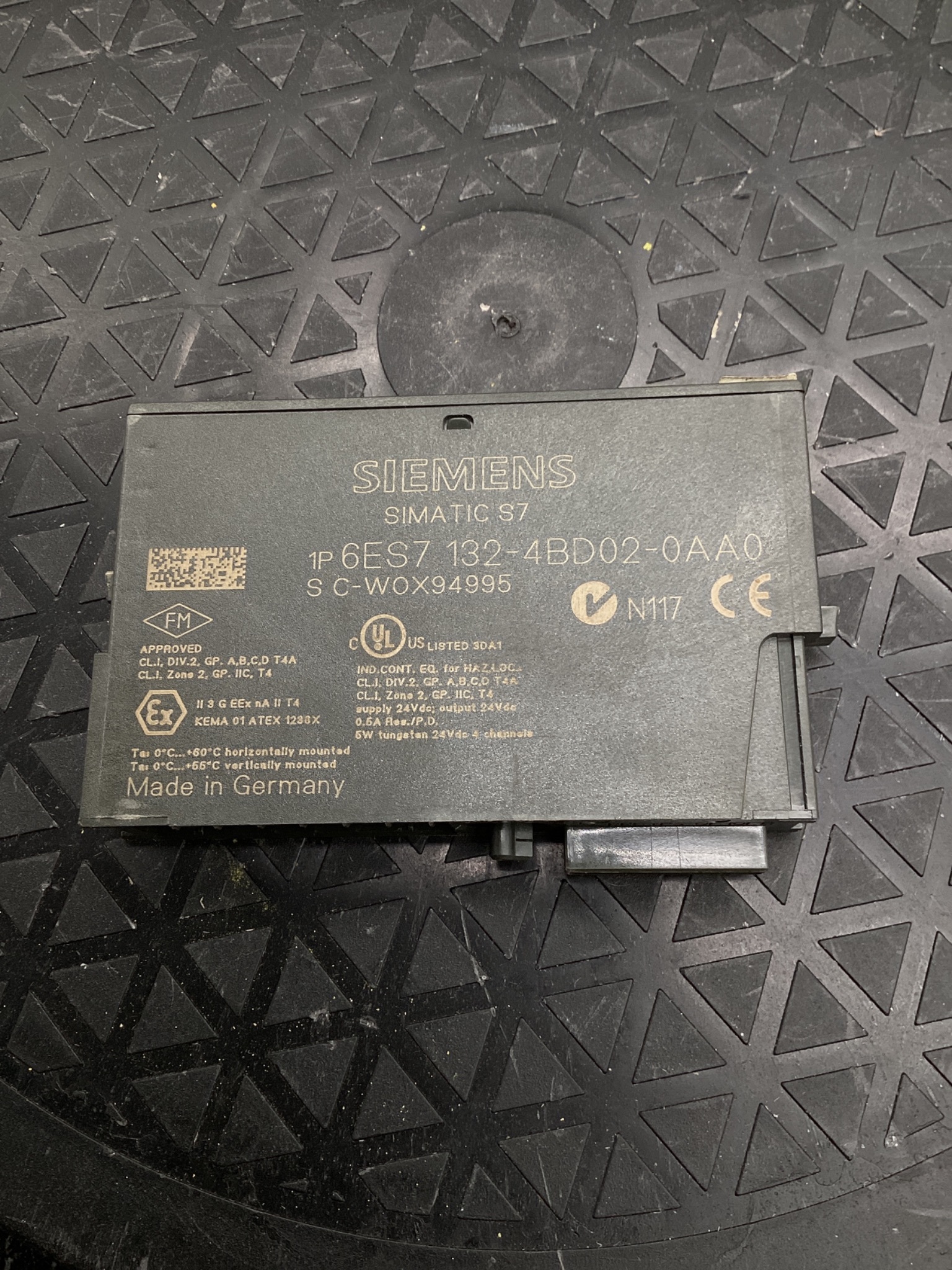 SIEMENS 6ES7132‑4BD02‑0AA0 SIMATIC 4DO 24VDC/0.5A Output Module USED 5