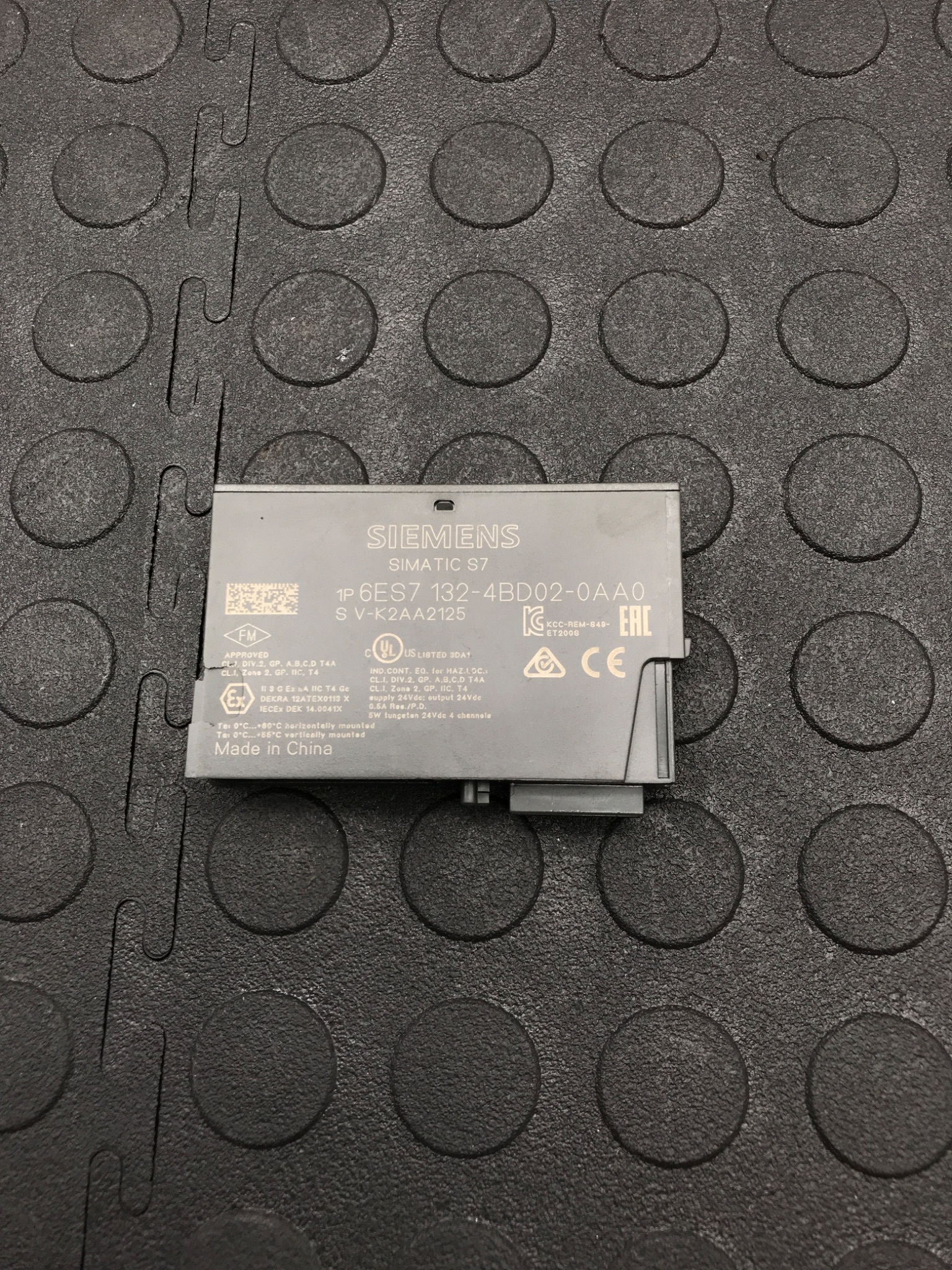 SIEMENS 6ES7132‑4BD02‑0AA0 SIMATIC 4DO 24VDC/0.5A Output Module USED 1