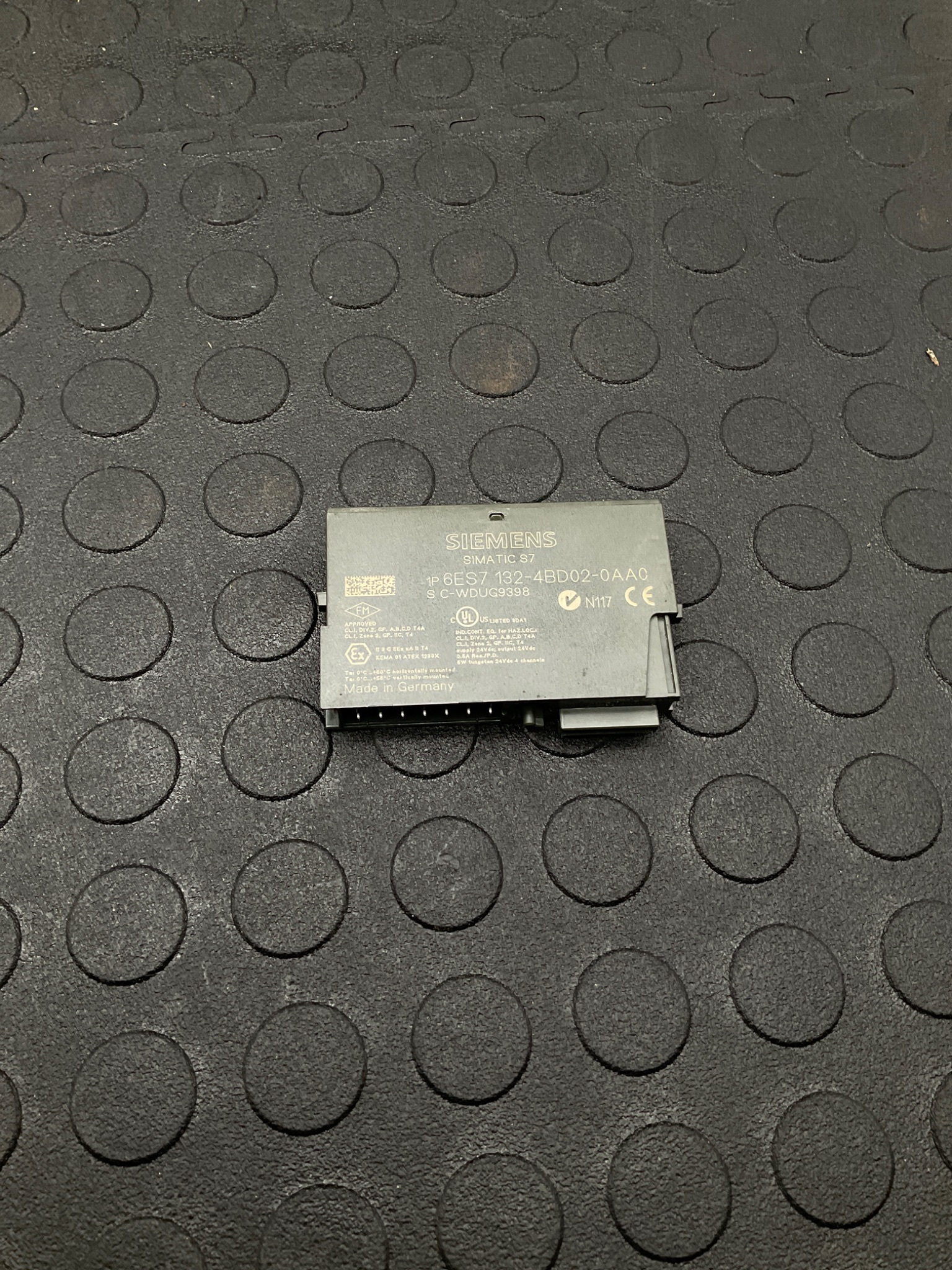SIEMENS 6ES7132‑4BD02‑0AA0 SIMATIC 4DO 24VDC/0.5A Output Module USED 2