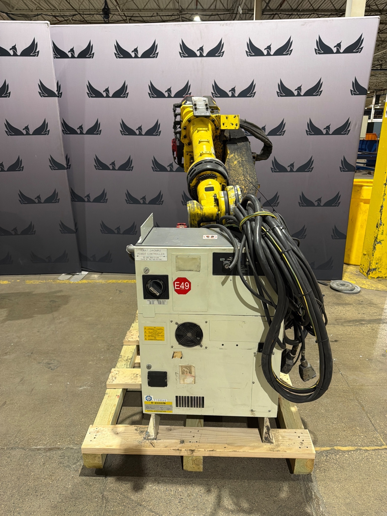 FANUC R‑2000iB/210F Complete w/ R‑30iB Controller USED 0