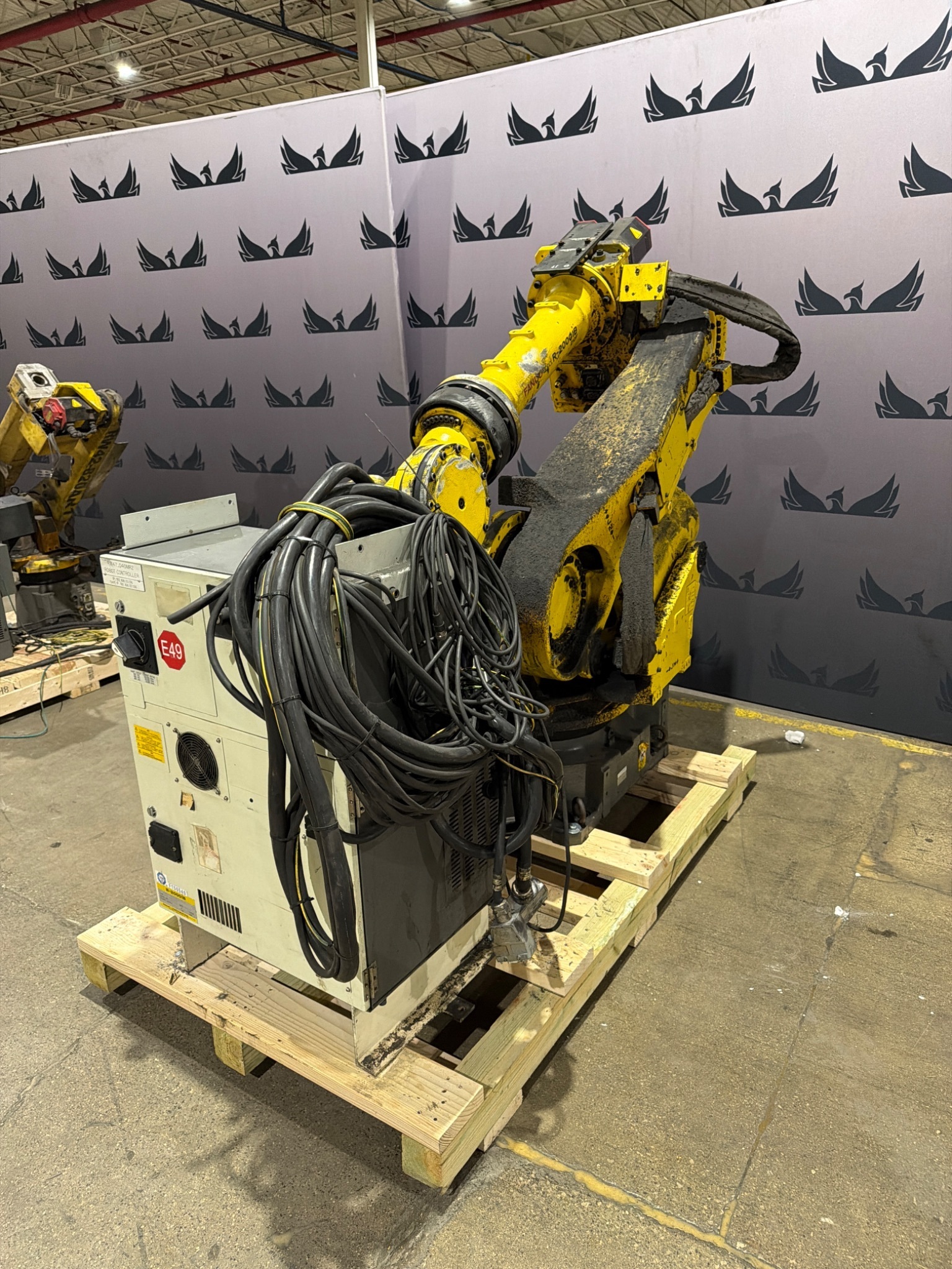 FANUC R‑2000iB/210F Complete w/ R‑30iB Controller USED 1