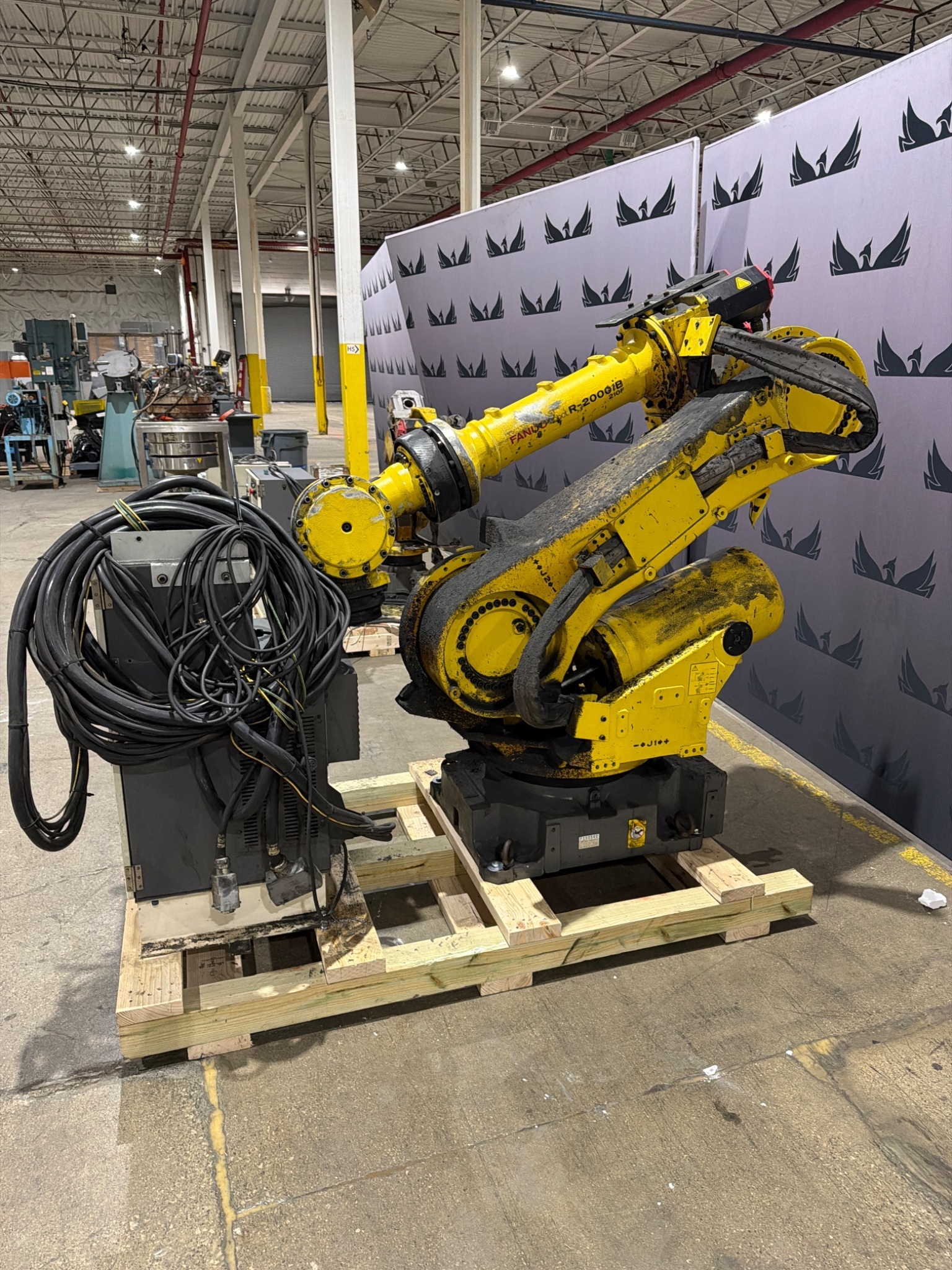 FANUC R‑2000iB/210F Complete w/ R‑30iB Controller USED 2