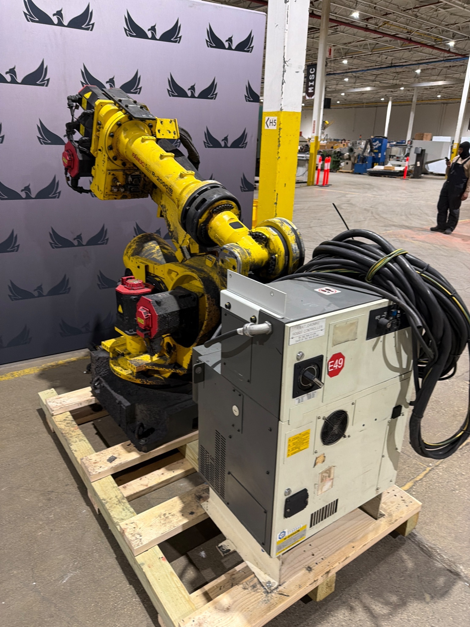 FANUC R‑2000iB/210F Complete w/ R‑30iB Controller USED 3