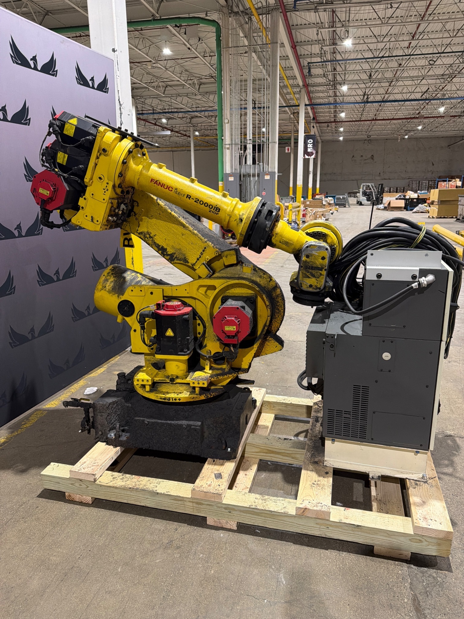 FANUC R‑2000iB/210F Complete w/ R‑30iB Controller USED 4