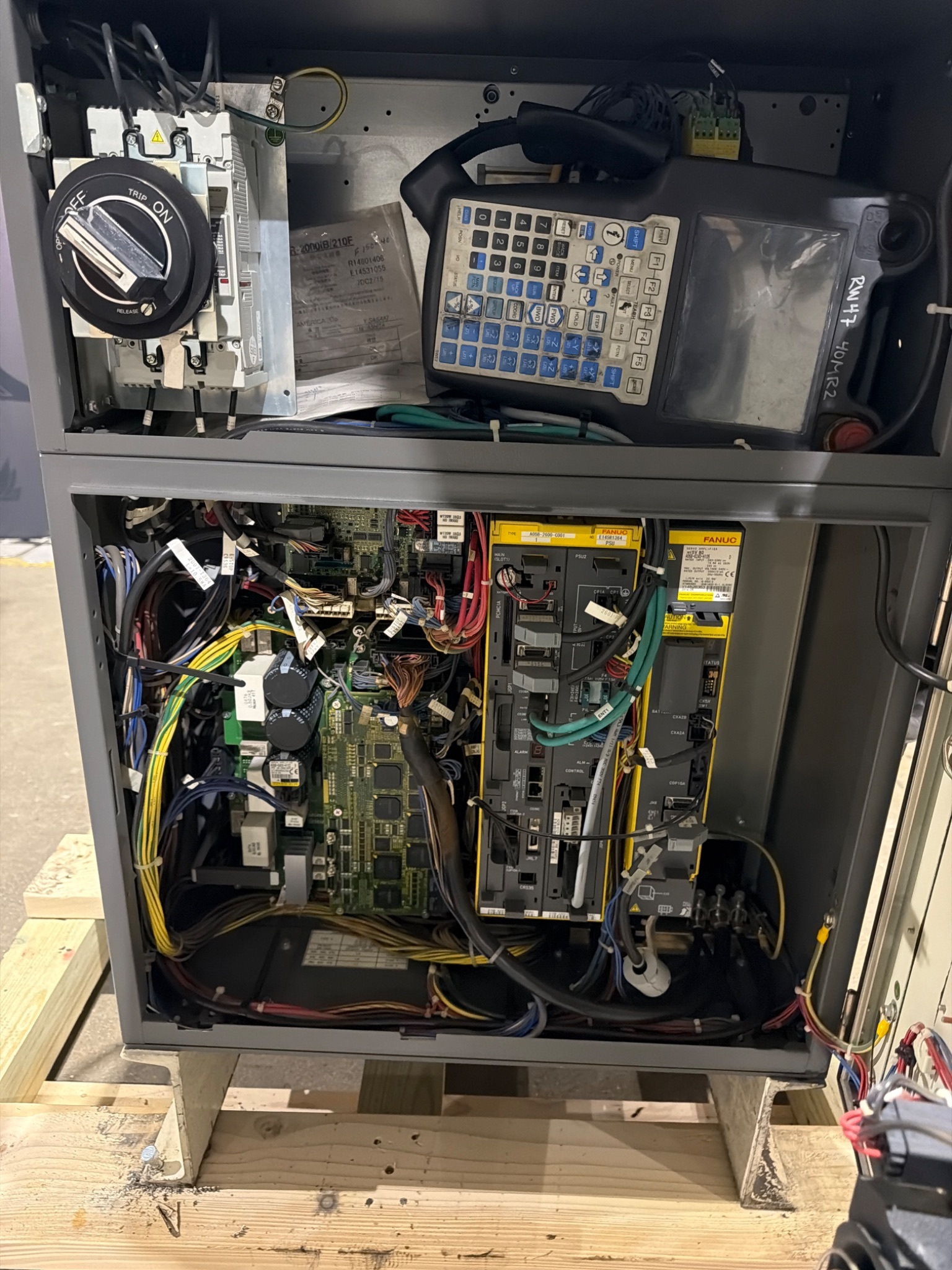 FANUC R‑2000iB/210F Complete w/ R‑30iB Controller USED 9