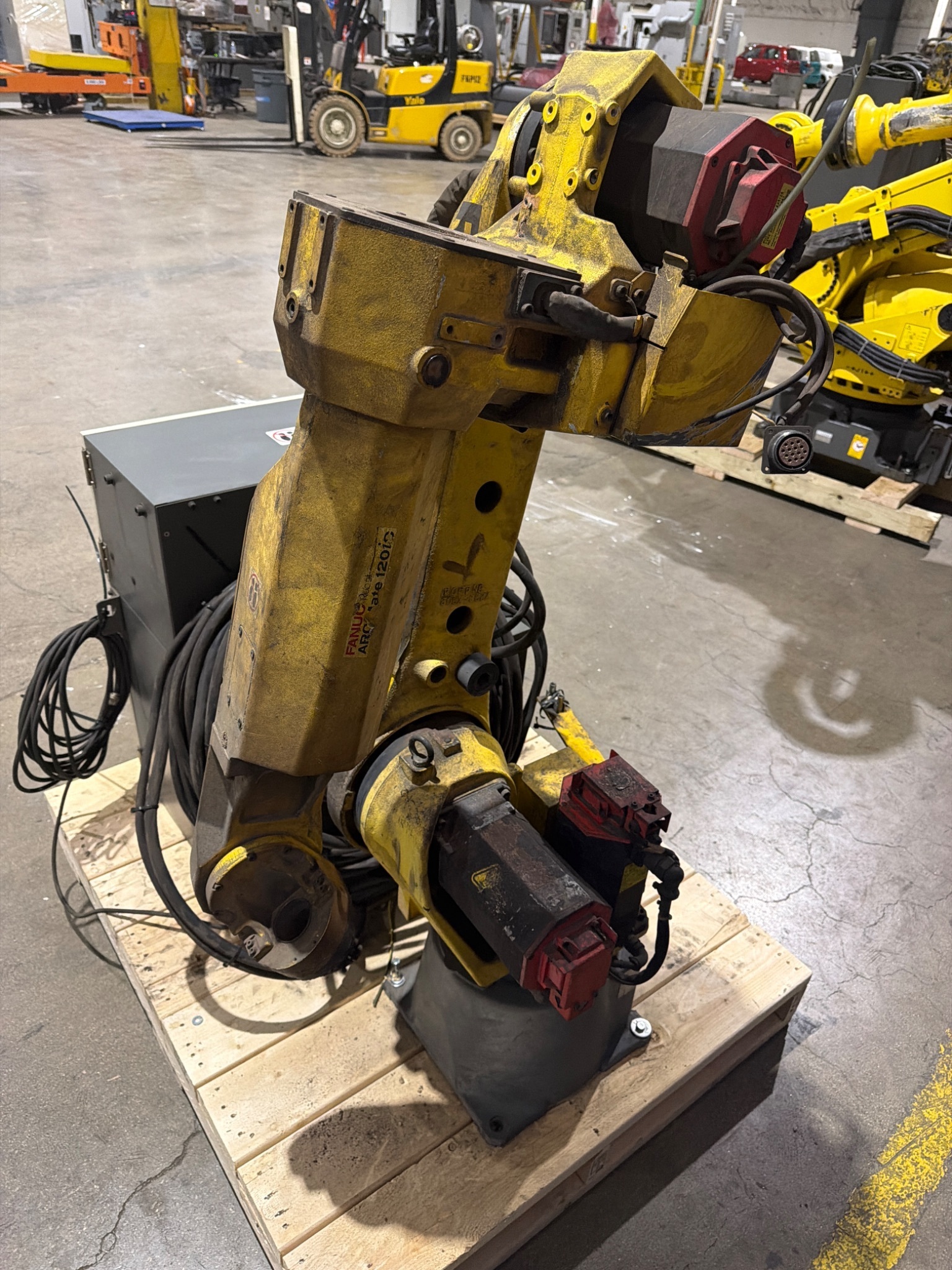 FANUC ArcMate 120iC Complete w/ R‑30iB Controller USED 7