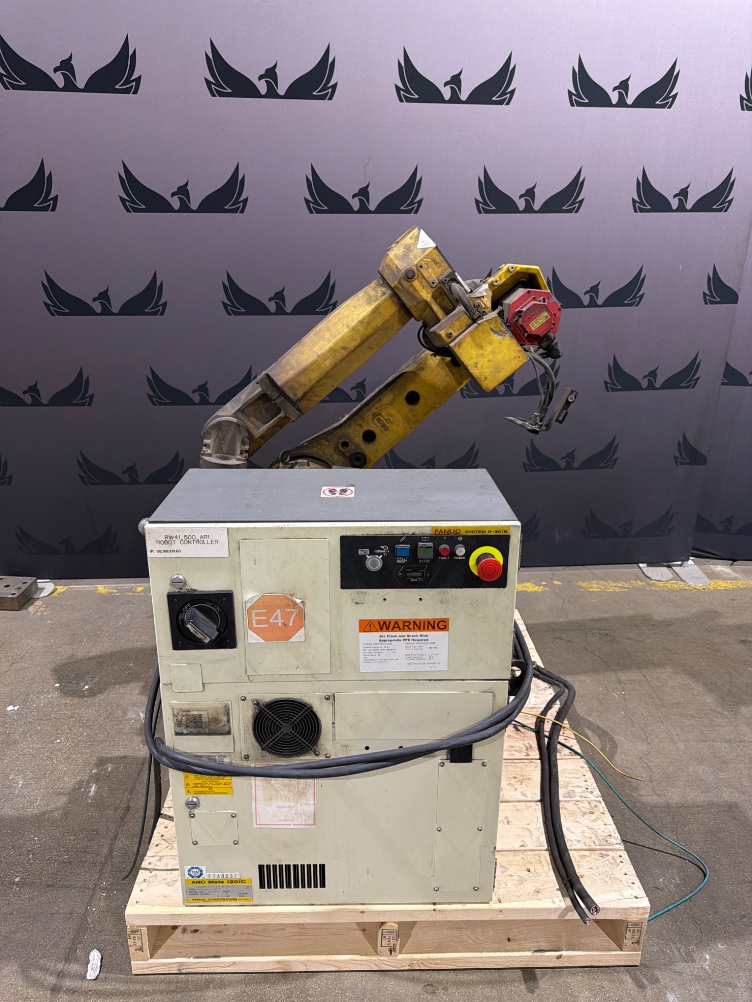 FANUC ArcMate 120iC Complete w/ R‑30iB Controller USED AS-IS 0