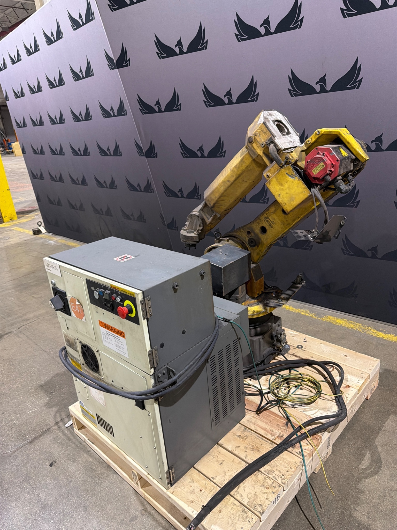 FANUC ArcMate 120iC Complete w/ R‑30iB Controller USED AS-IS 1
