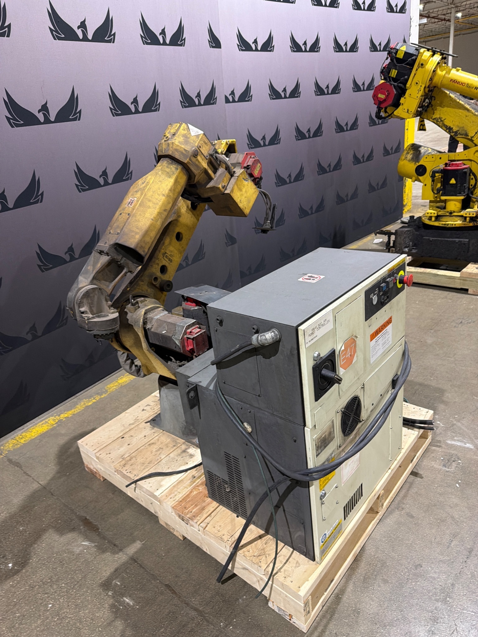FANUC ArcMate 120iC Complete w/ R‑30iB Controller USED AS-IS 2