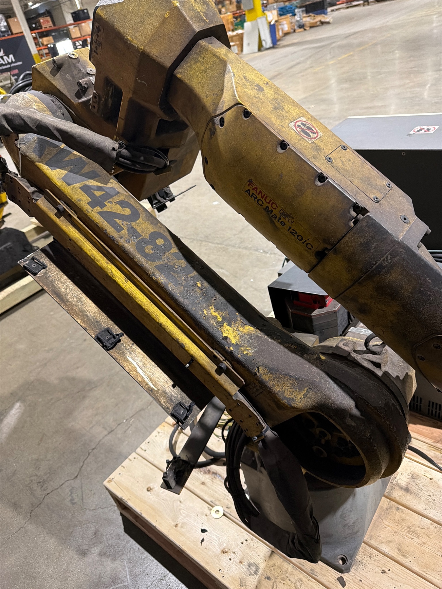 FANUC ArcMate 120iC Complete w/ R‑30iB Controller USED AS-IS 5
