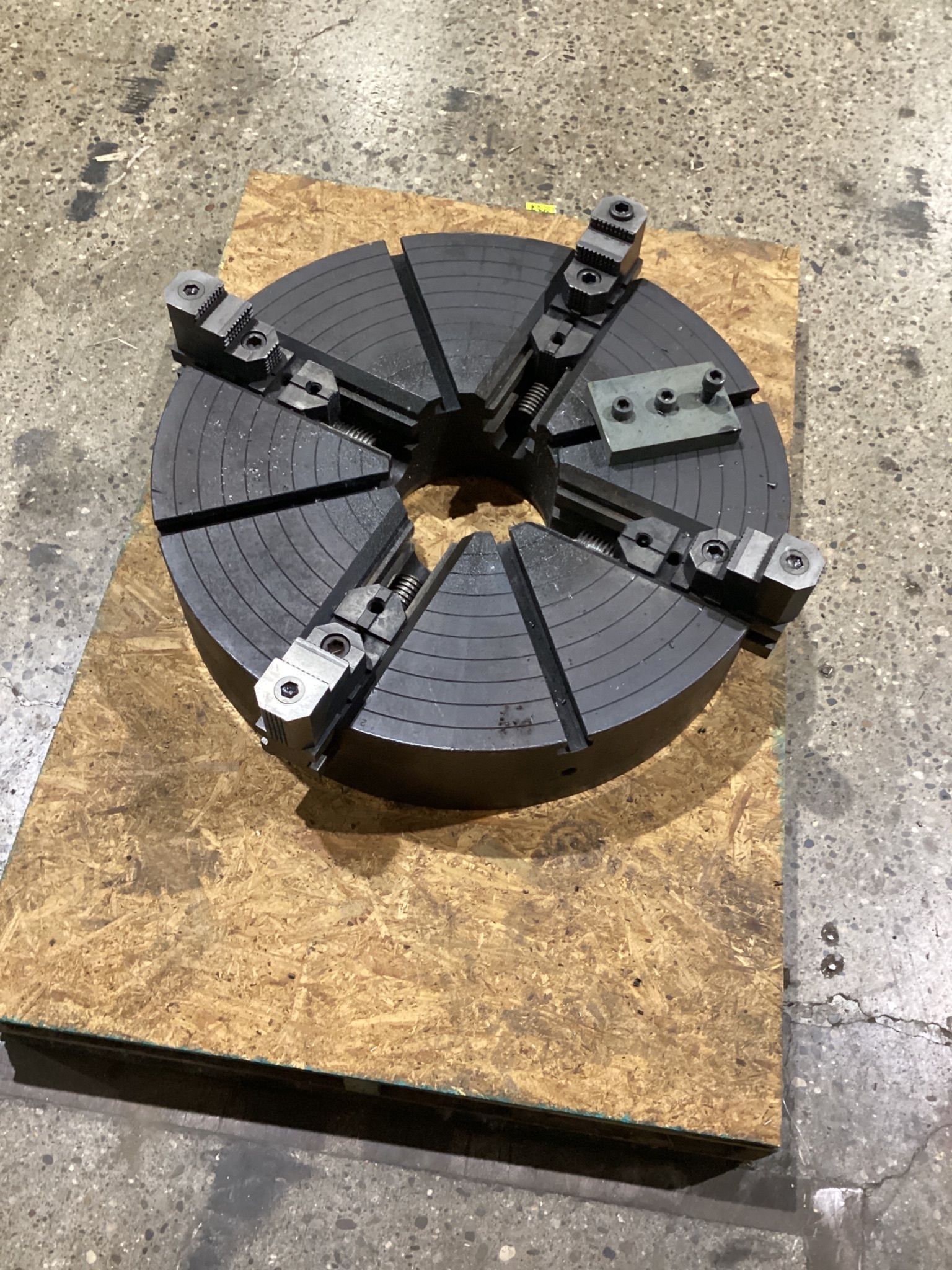GENERIC 28" 4 Jaw Lathe Chuck w/ Hardened Jaws USED 1