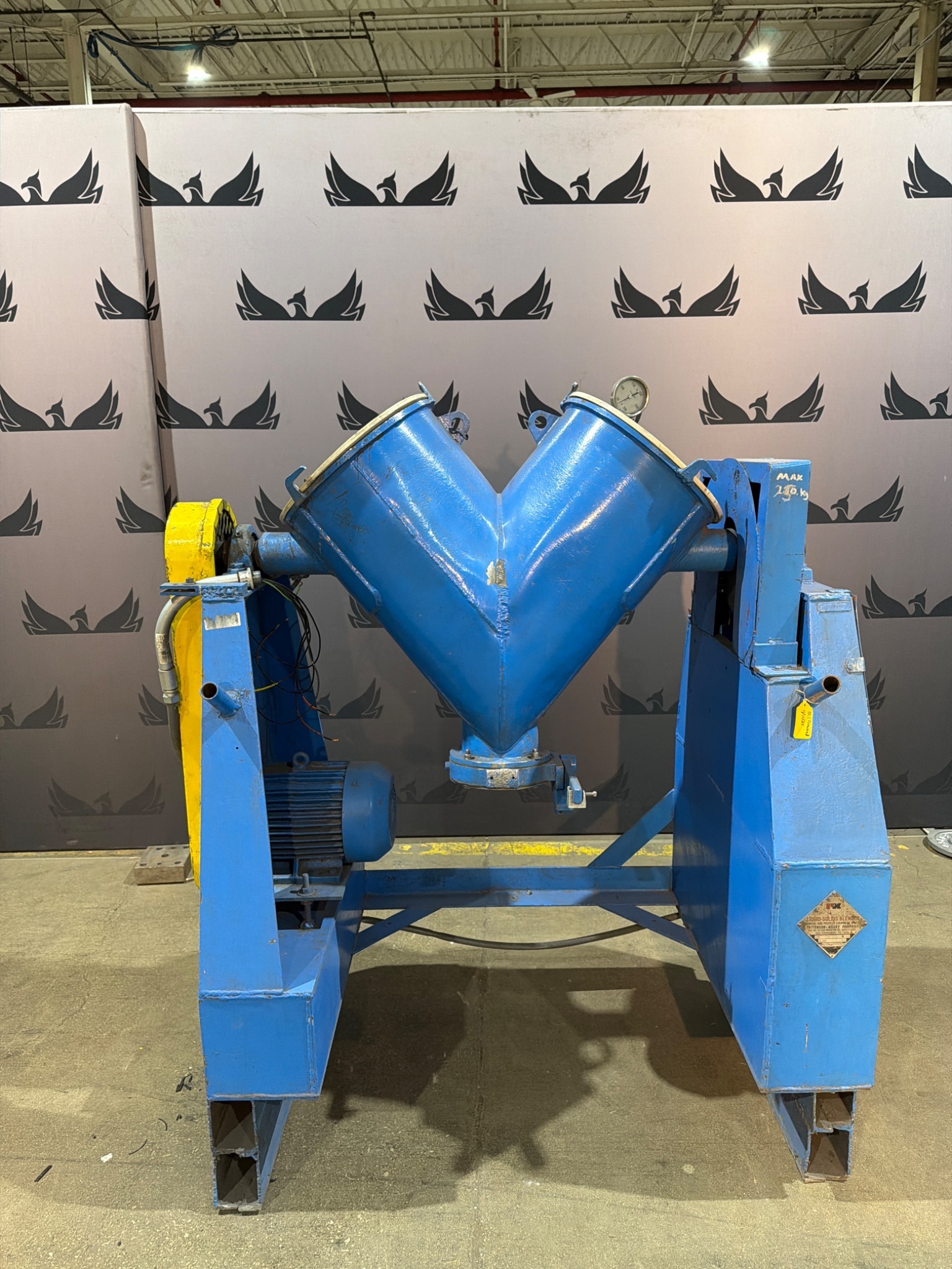 PATTERSON Twin‑Shell 300 cu/ft Vee‑Blender USED 1