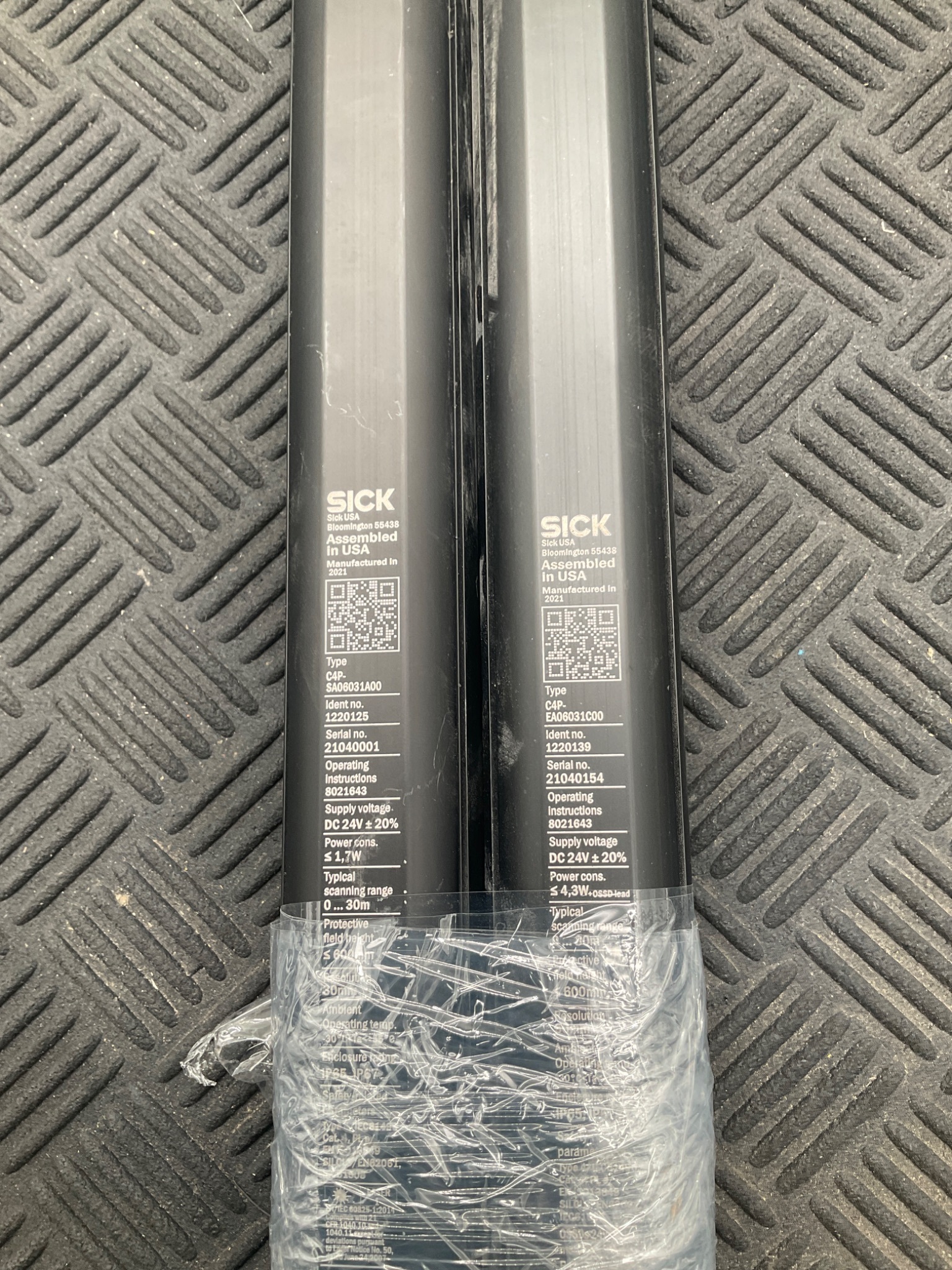 SICK C4P‑SA06031A00 / C4P‑EA06031C00 deTec4 Light Curtain Set (600mm) USED 4
