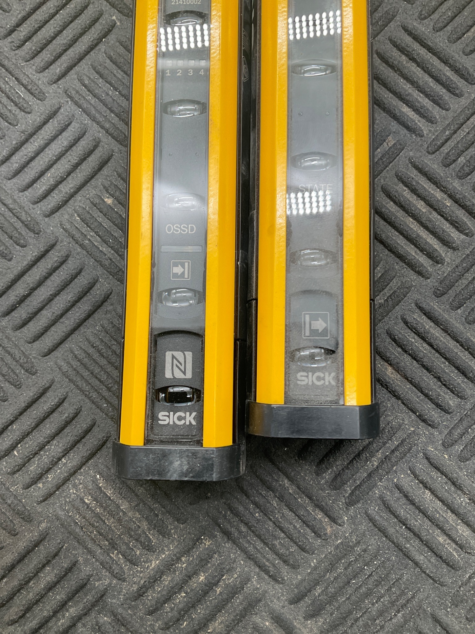 SICK C4P‑SA04531A00 / C4P‑EA04531C00 deTec4 Light Curtain Set (450mm) USED 1