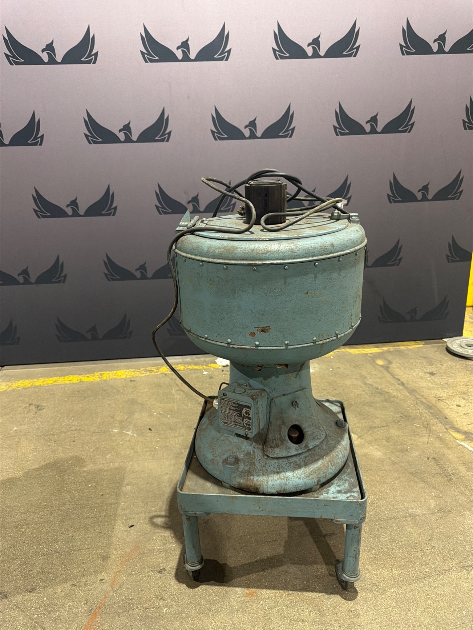 INTERNATIONAL EQUIPMENT Type SB Size 1 Centrifuge USED 0