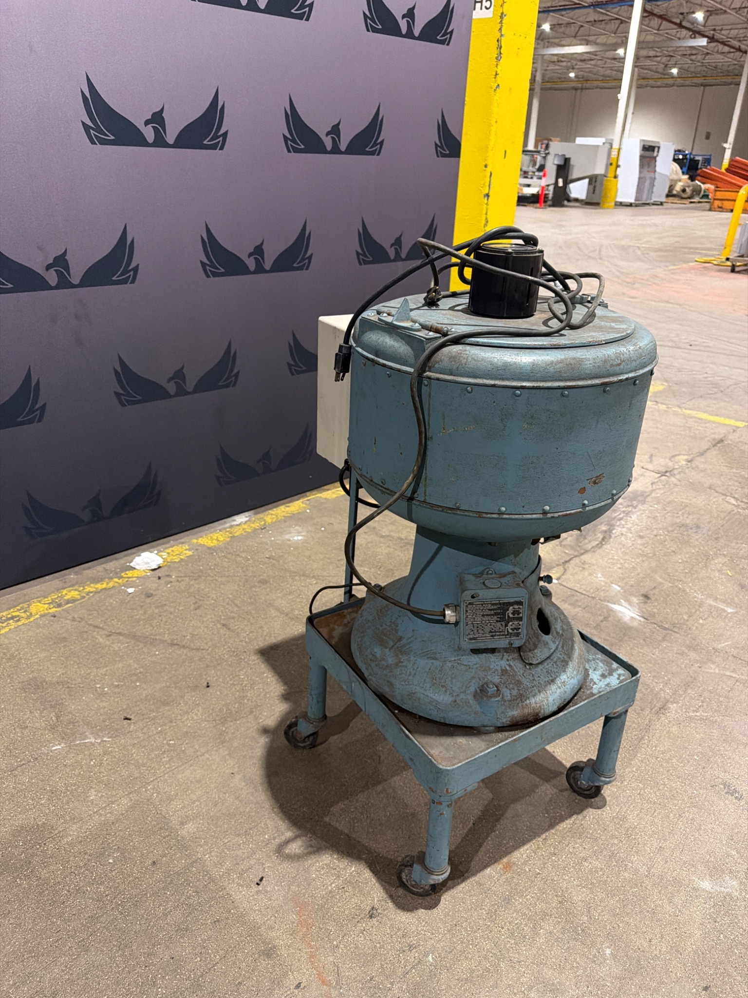 INTERNATIONAL EQUIPMENT Type SB Size 1 Centrifuge USED 1