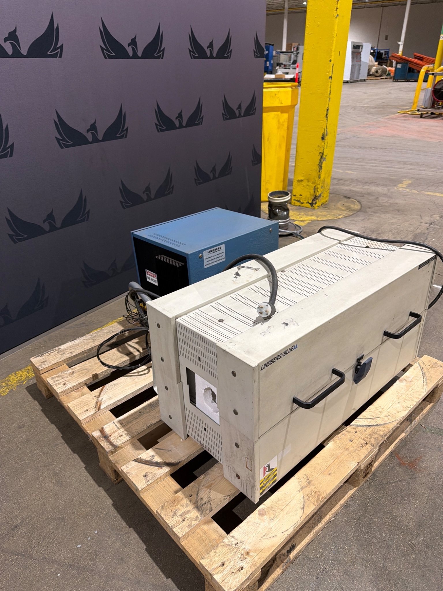 LINDBERG Blue M HTF55347C 1200°C Tube Furnace w/ 58434‑P‑B Control Console USED 2