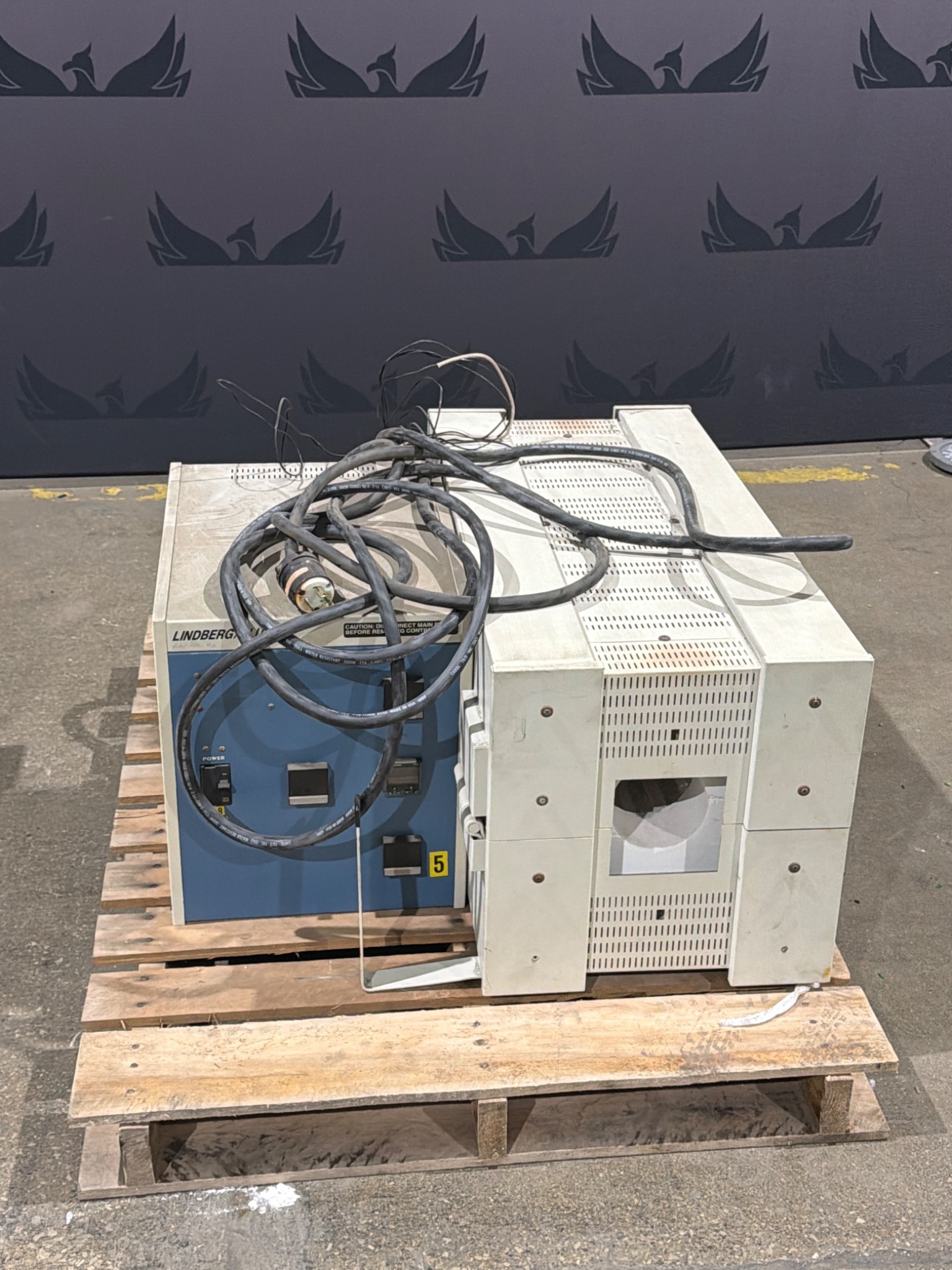 LINDBERG Blue M HTF55347C 1200°C Tube Furnace w/ CC58434PBC Control Console USED 0