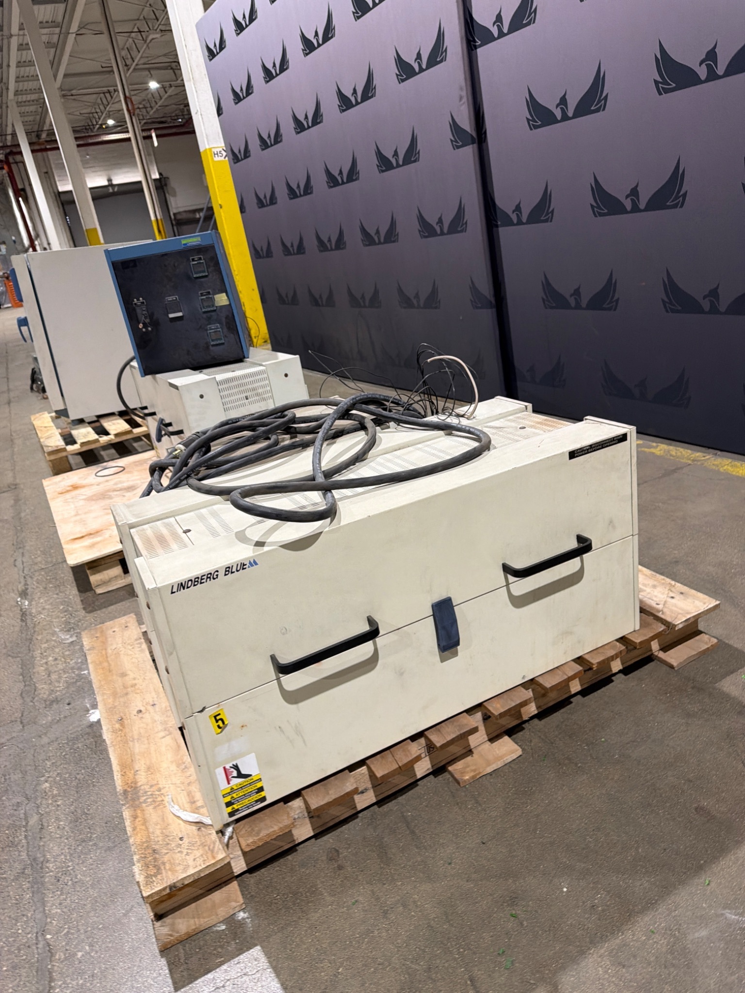 LINDBERG Blue M HTF55347C 1200°C Tube Furnace w/ CC58434PBC Control Console USED 2
