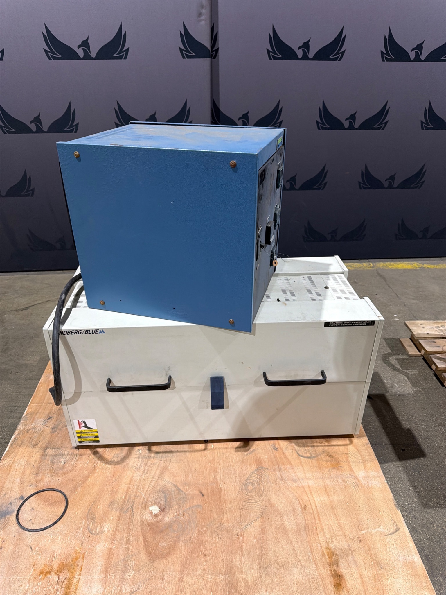 LINDBERG Blue M HTF55347C 1200°C Tube Furnace w/ 58434‑P‑B Control Console USED 2