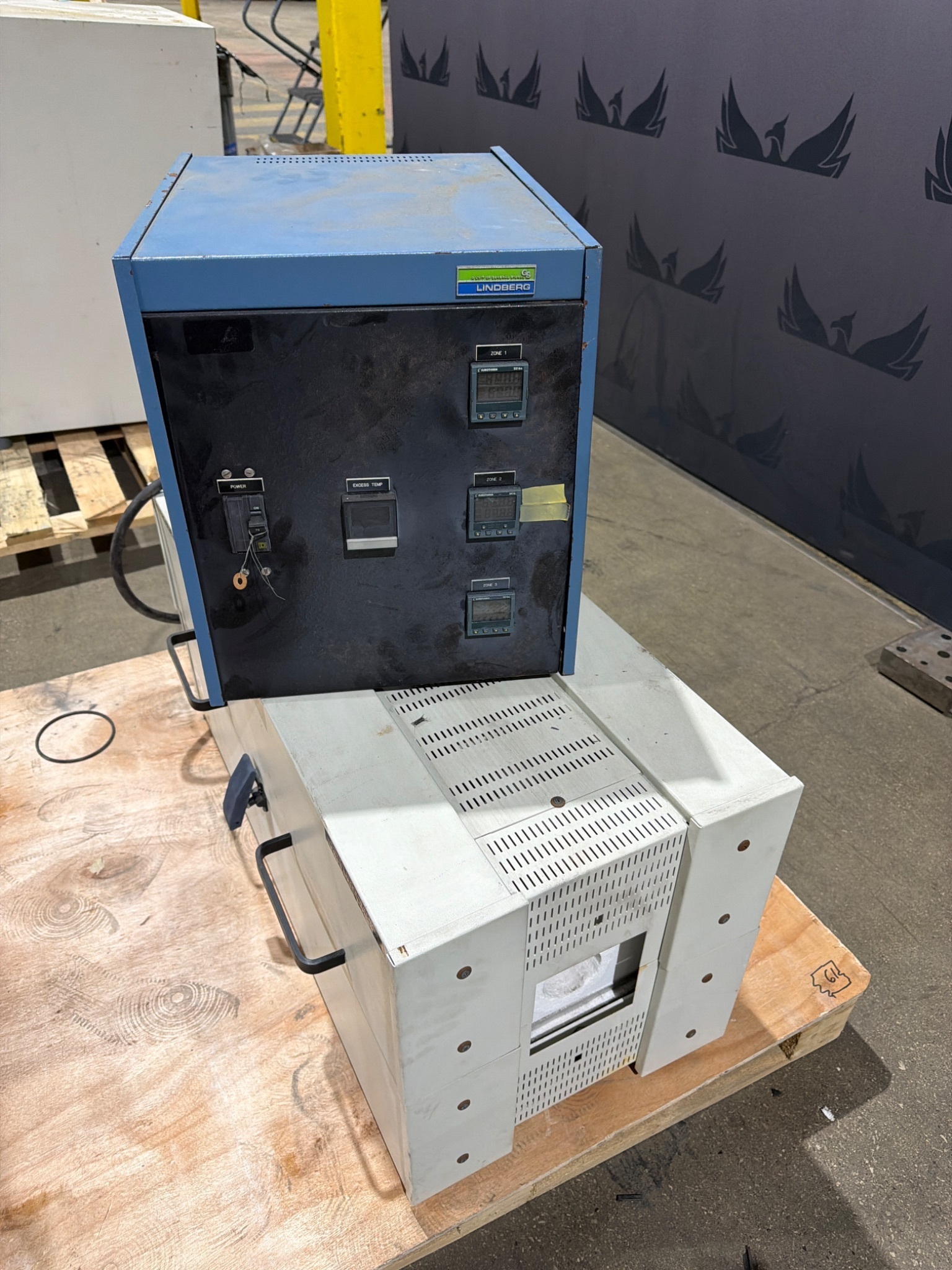 LINDBERG Blue M HTF55347C 1200°C Tube Furnace w/ 58434‑P‑B Control Console USED 3