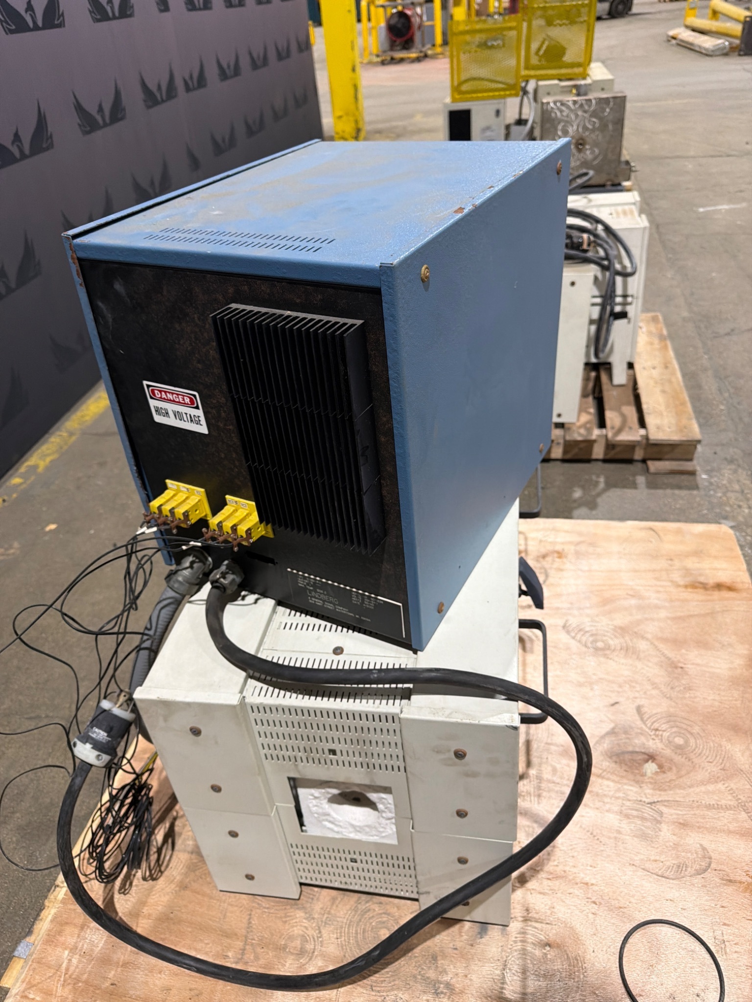 LINDBERG Blue M HTF55347C 1200°C Tube Furnace w/ 58434‑P‑B Control Console USED 4