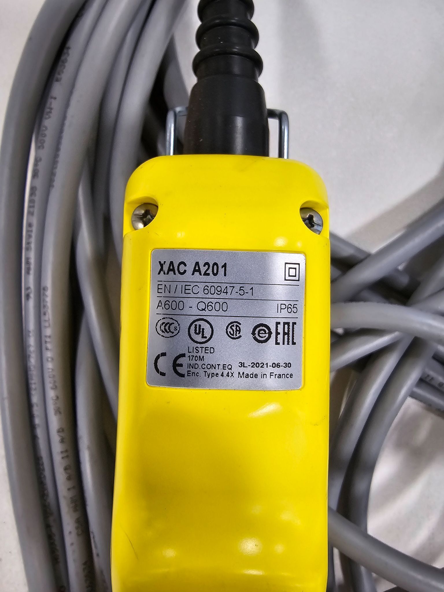 SCHNEIDER ELECTRIC XAC A201 USED 2