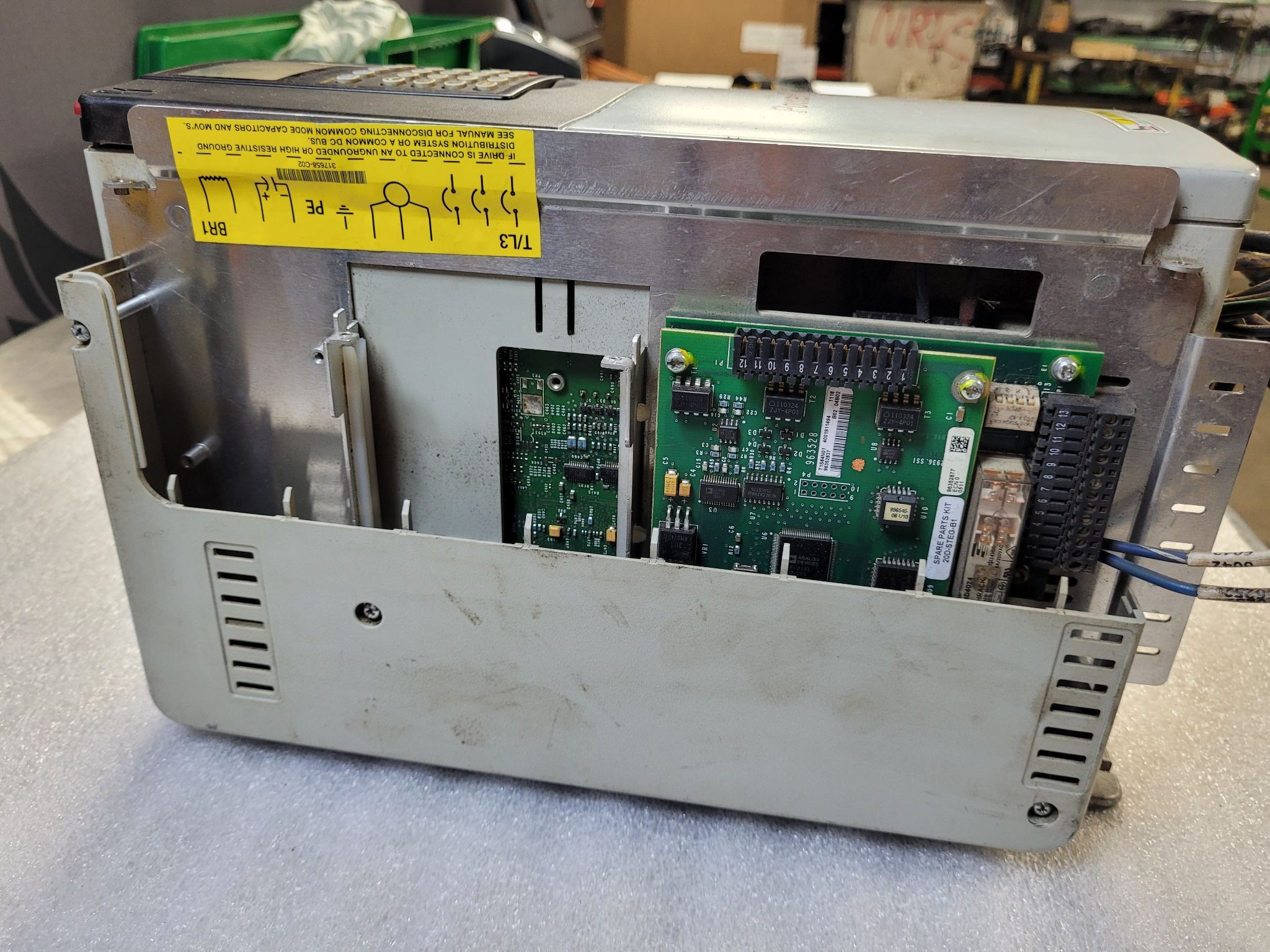 ALLEN BRADLEY 20DE1P7A0EYNANAUE PowerFlex 700S AC Drive 1HP 600V USED 2