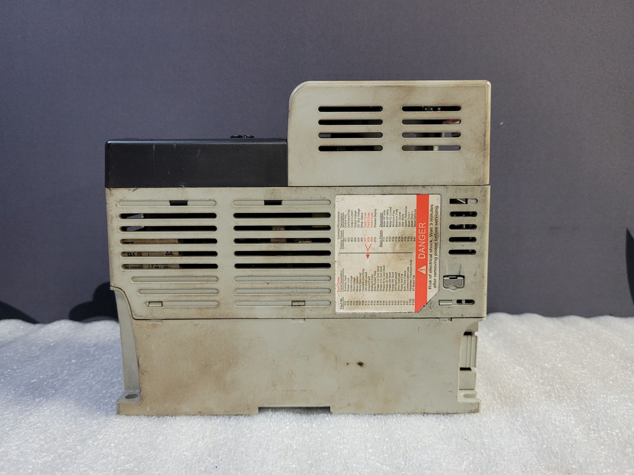 ALLEN BRADLEY POWERFLEX 40 22B-E1P7N104 AC DRIVE USED 2