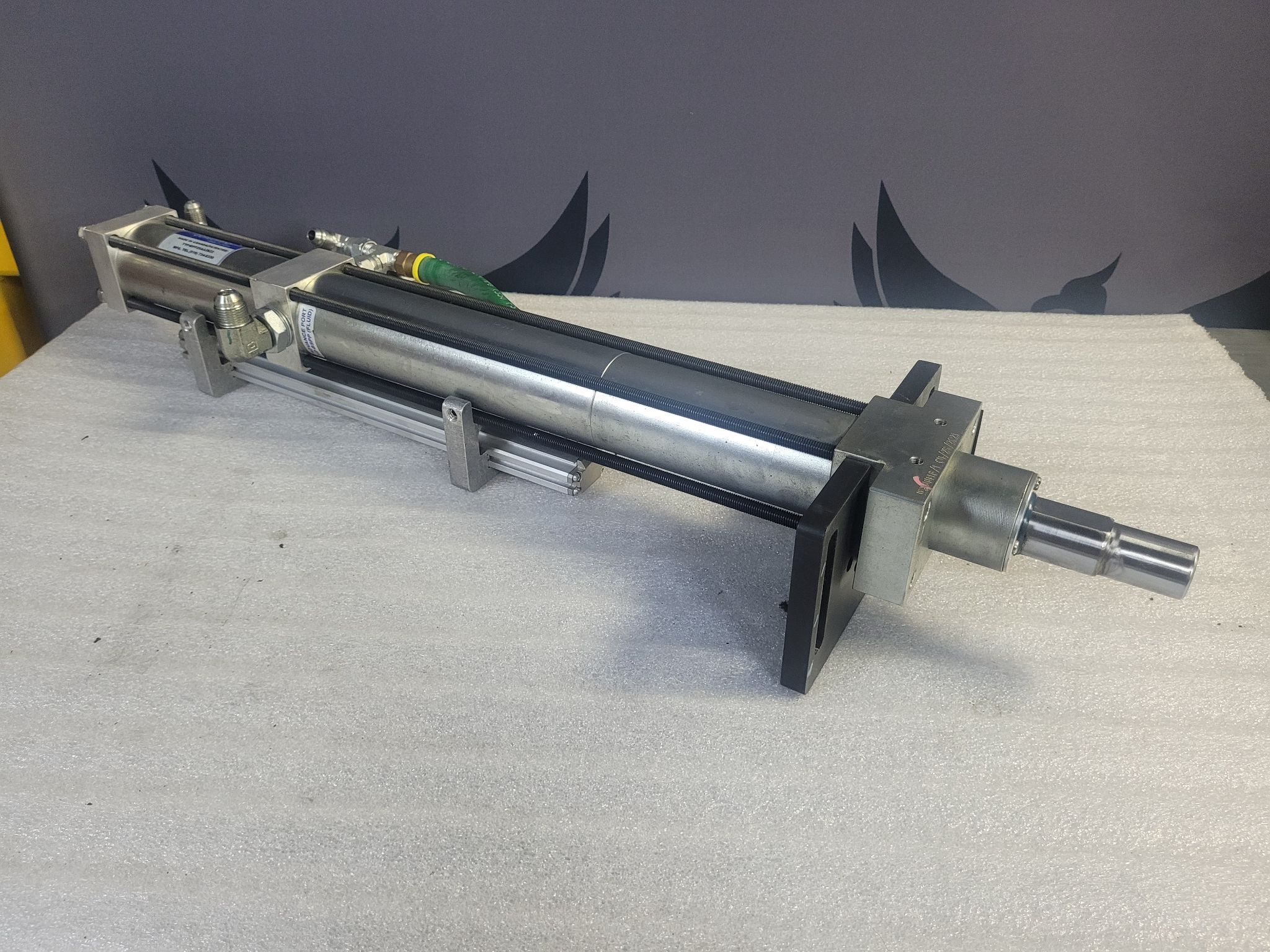 CENTERLINE TYF40FF25AA28Z2 Pneumatic Air Cylinder USED 1