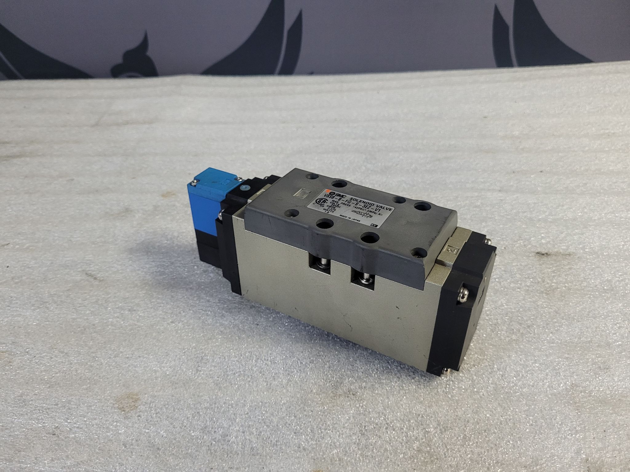 SMC VSS8‑8‑FG‑S‑3EZ‑V1 ISO Solenoid Valve 24 VDC 4‑Port USED 0