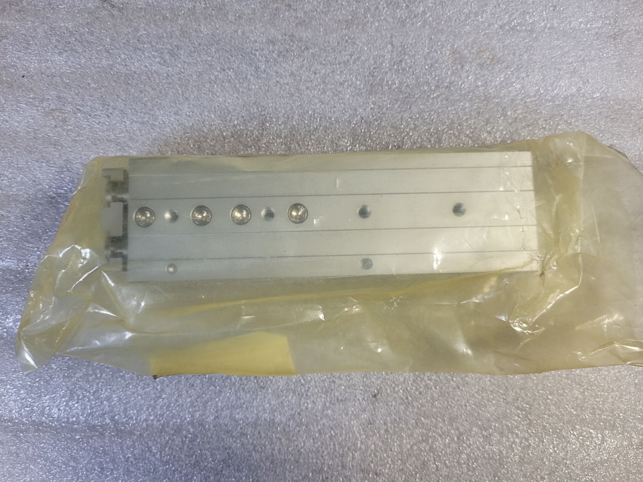 SMC MXQ16‑100 Guided Air Slide Table Cylinder NEW 1