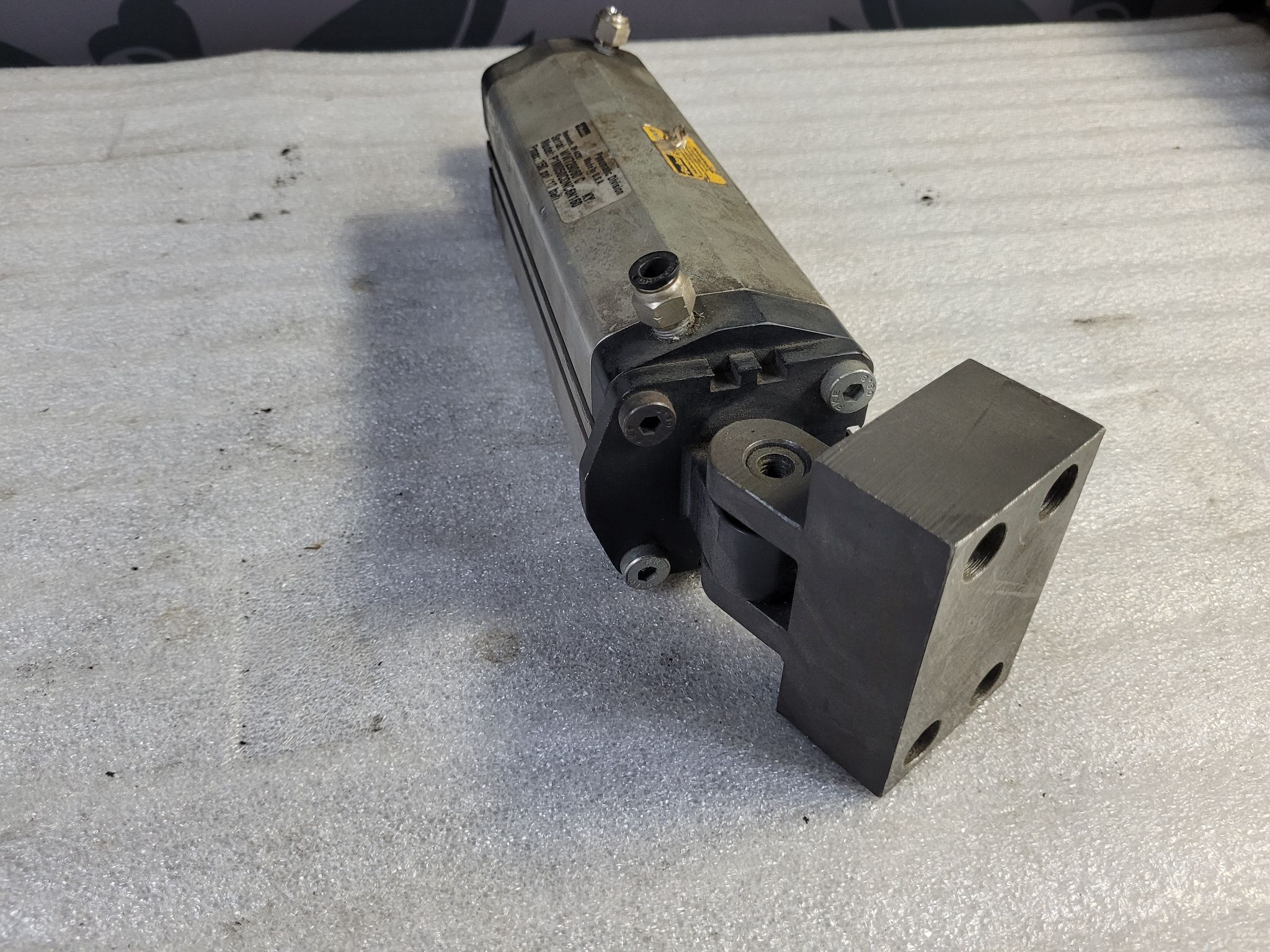 PARKER P1M050CDNC6N160 Pneumatic Cylinder USED 1